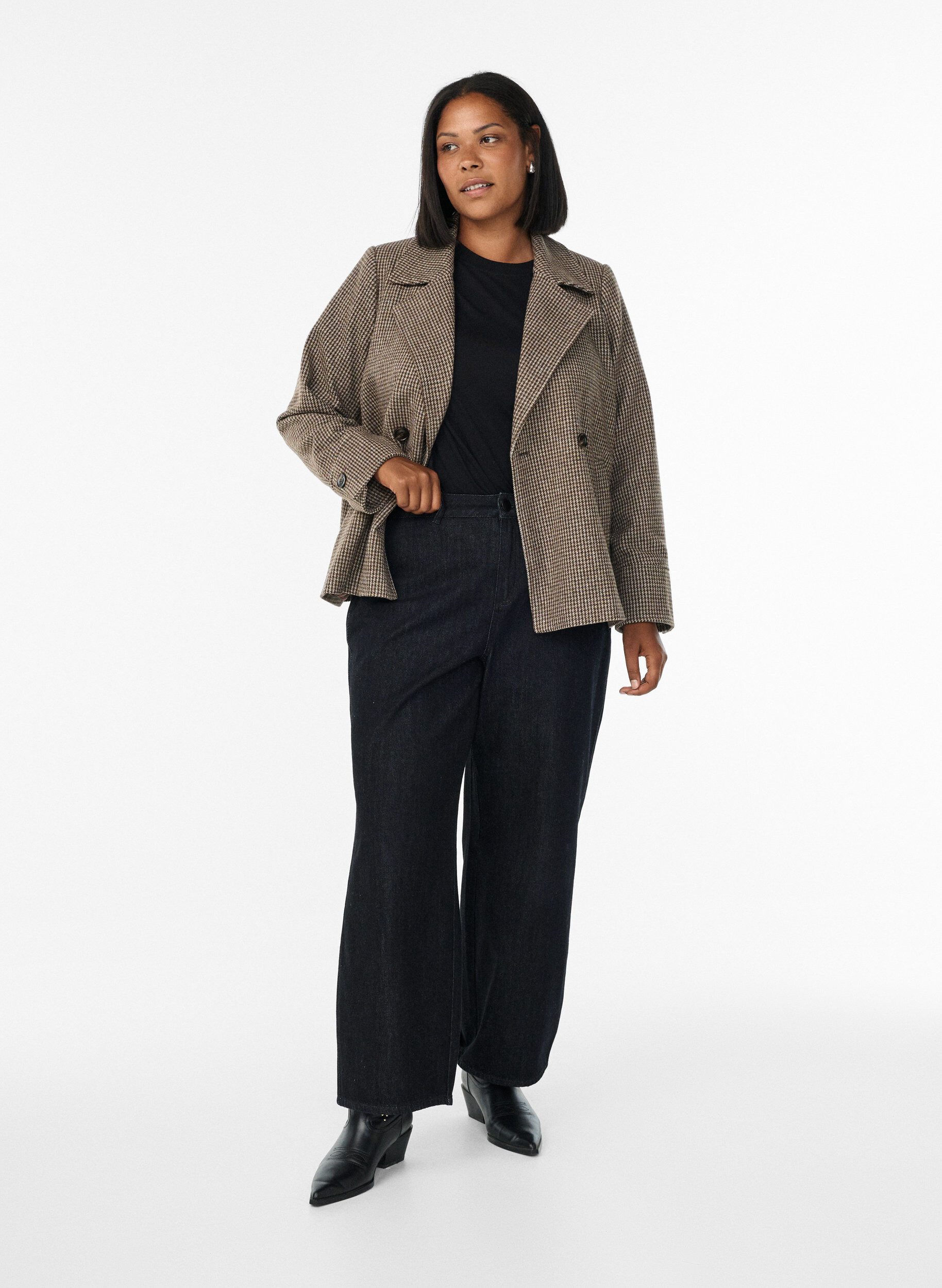 Zizzi Kort blazerjakke med dobbeltradet knaplukning, Brun, Model image number 1