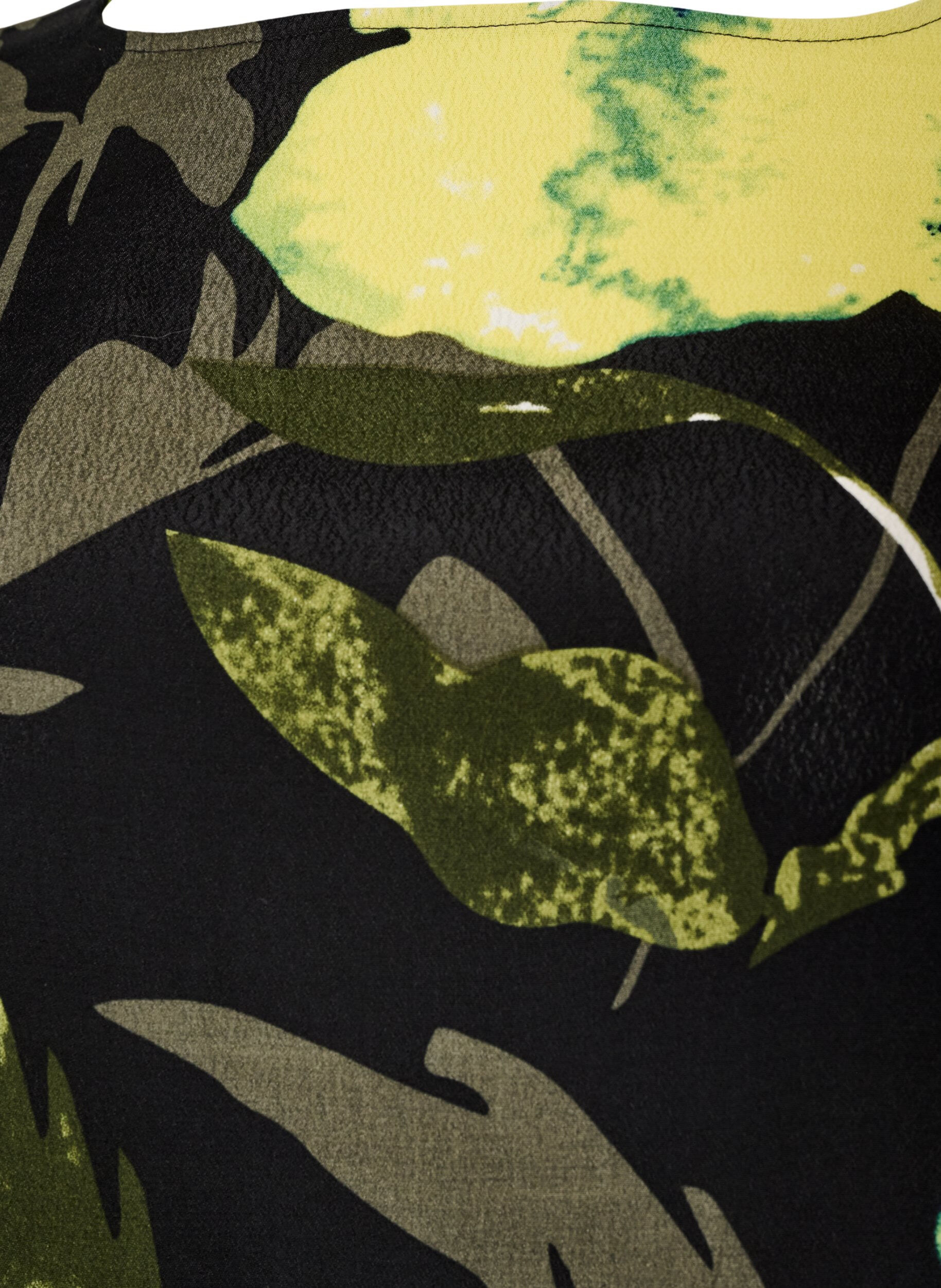 ZizziBlomstret bluse med b&aring;dudsk&aelig;ring og brede &aelig;rmer, Sort, Packshot image number 2