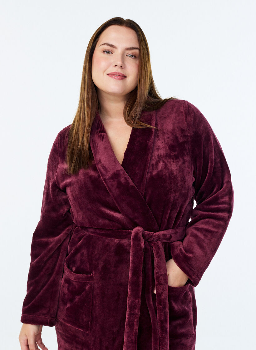 Morgenk&aring;be i bl&oslash;d velour med lommer, M&oslash;rk Bordeaux, Model image number 2