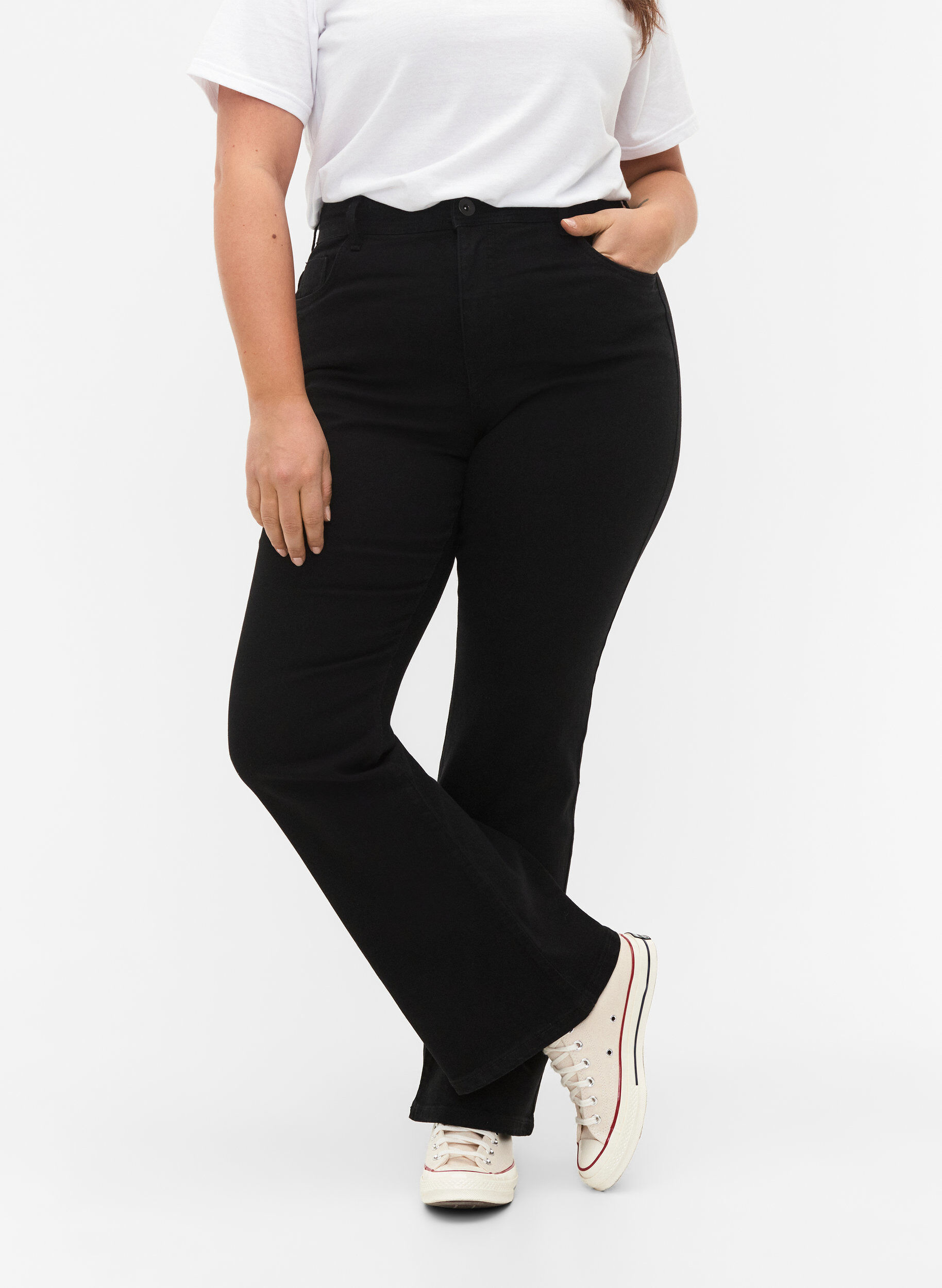 ZizziH&oslash;jtaljede jeans med bootcut, Sort, Model image number 2