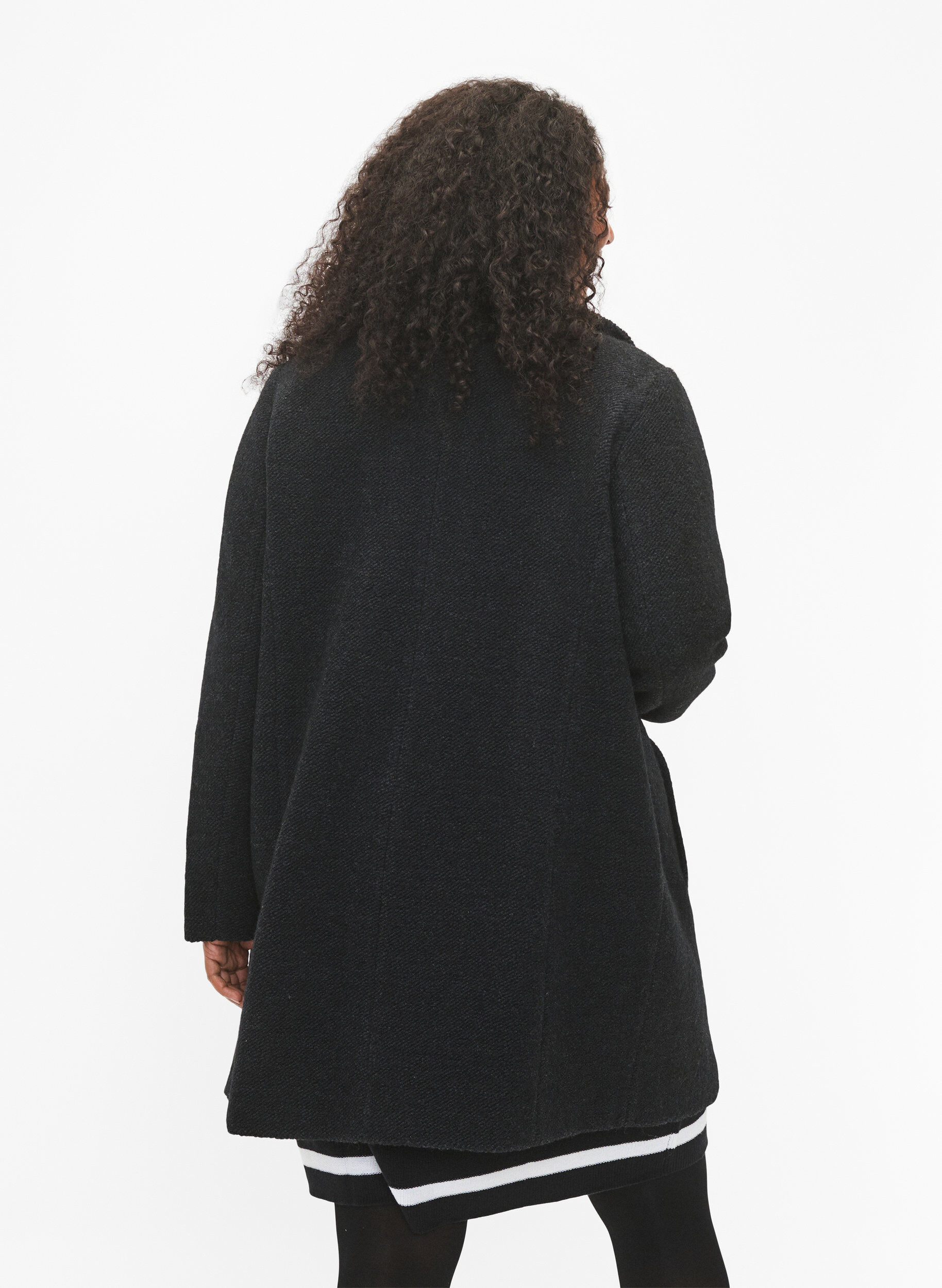 Zizzi Meleret boucl&eacute; frakke med lynl&aring;s, Black Mel., Model image number 1