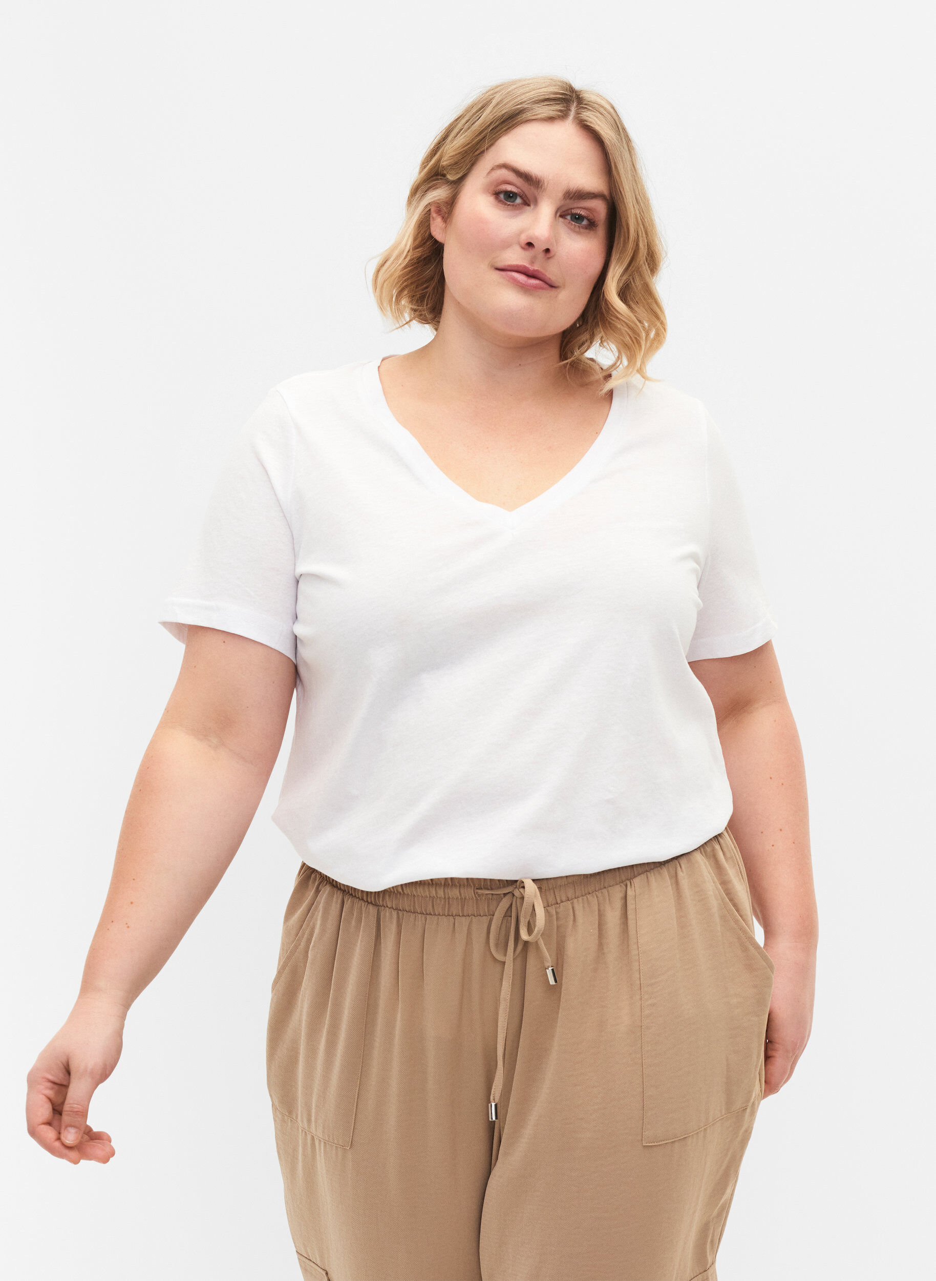 Zizzi 2-pak t-shirt med v-udsk&aelig;ring, Bright White / Black, Model image number 0