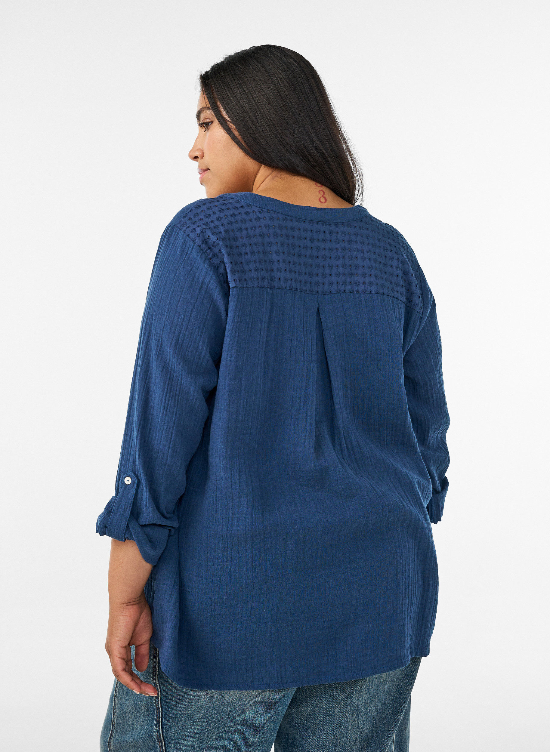 ZizziBluse i bomuldsmusselin med broderi anglaise, Bl&aring;, Model image number 2