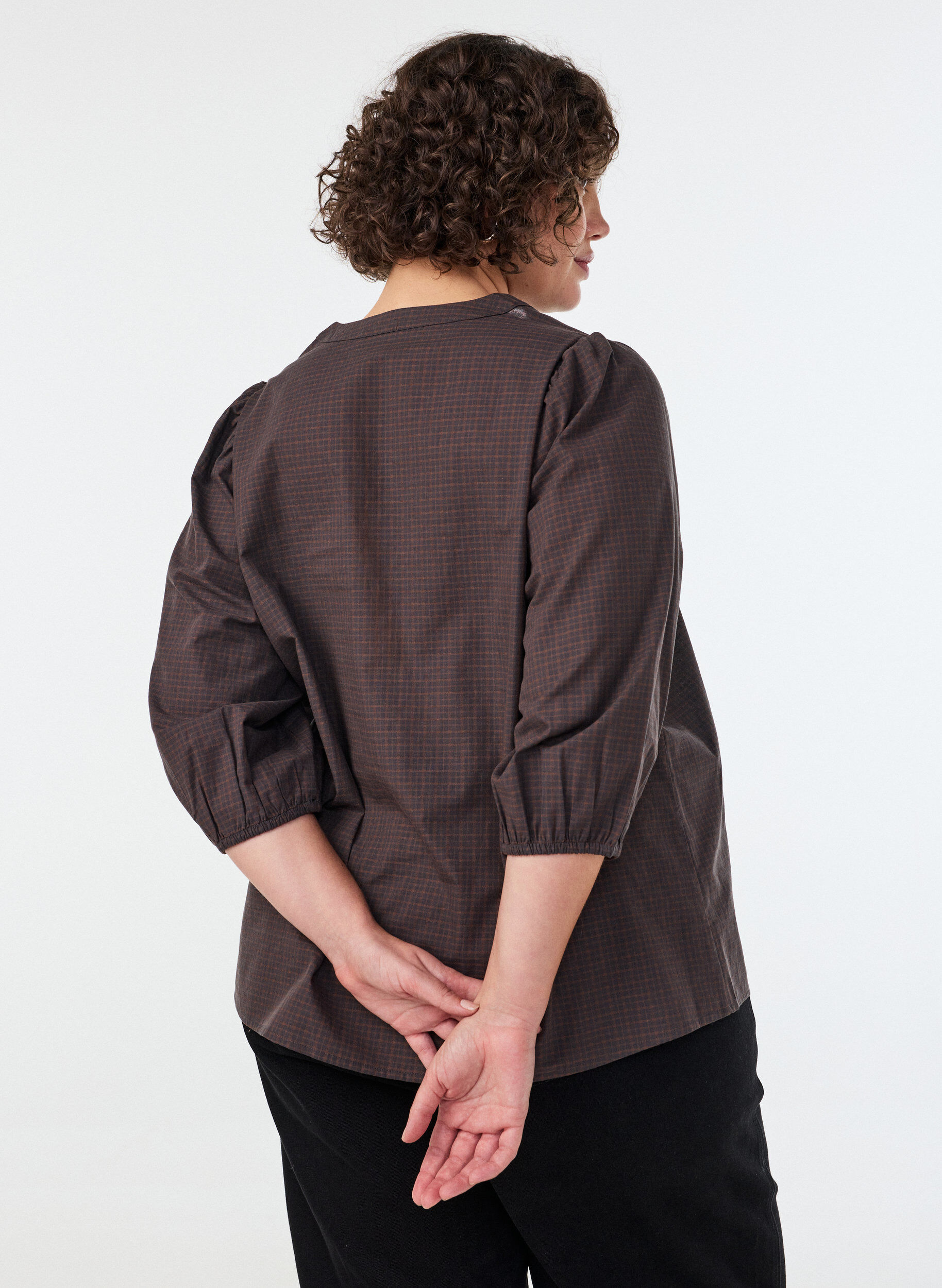 ZizziTernet bluse med V-hals og 3/4-&aelig;rmer, Brun, Model image number 2