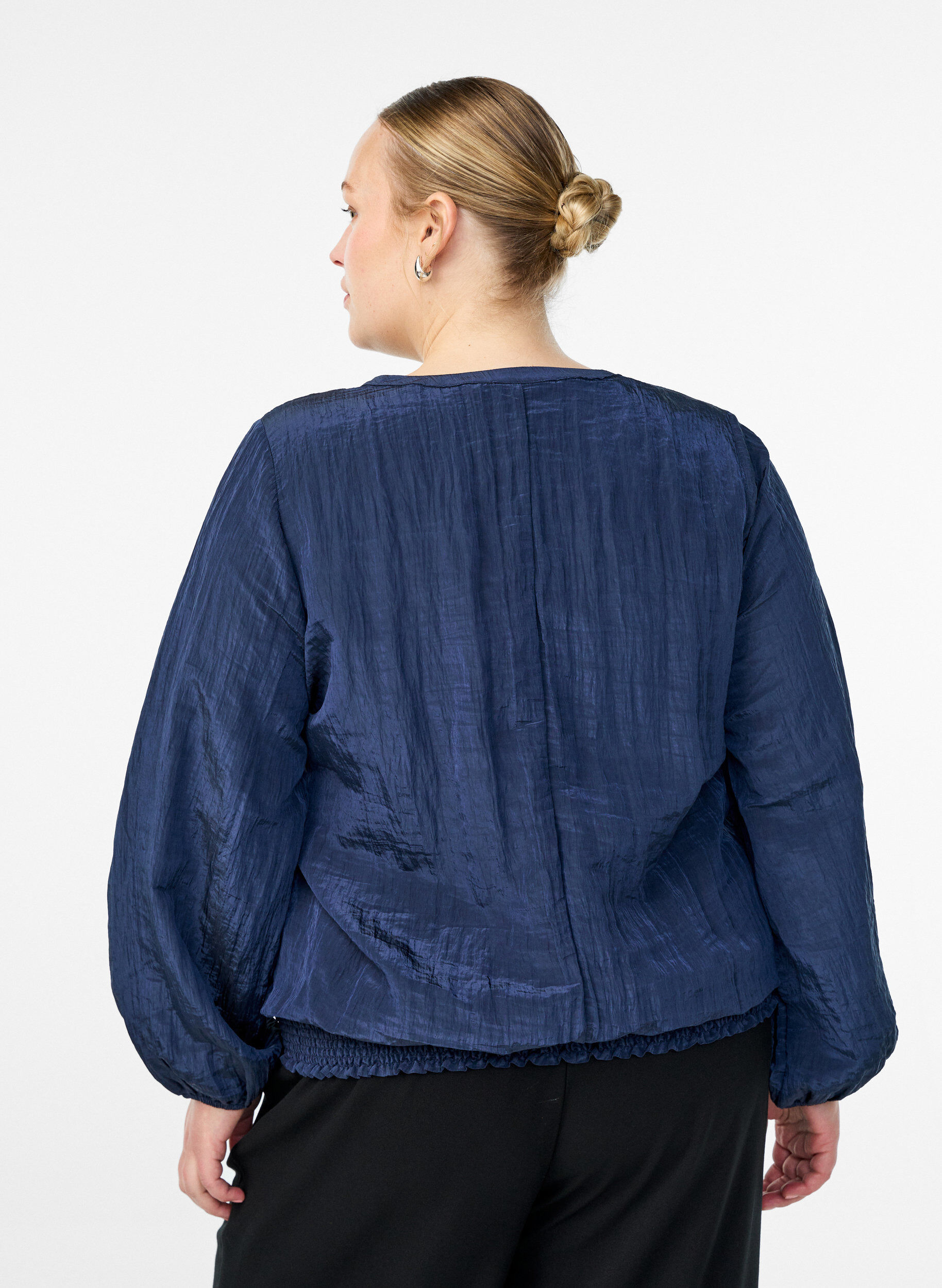 Zizzi Bluse med V-udsk&aelig;ring og kr&oslash;llet tekstur, Bl&aring;, Model image number 2