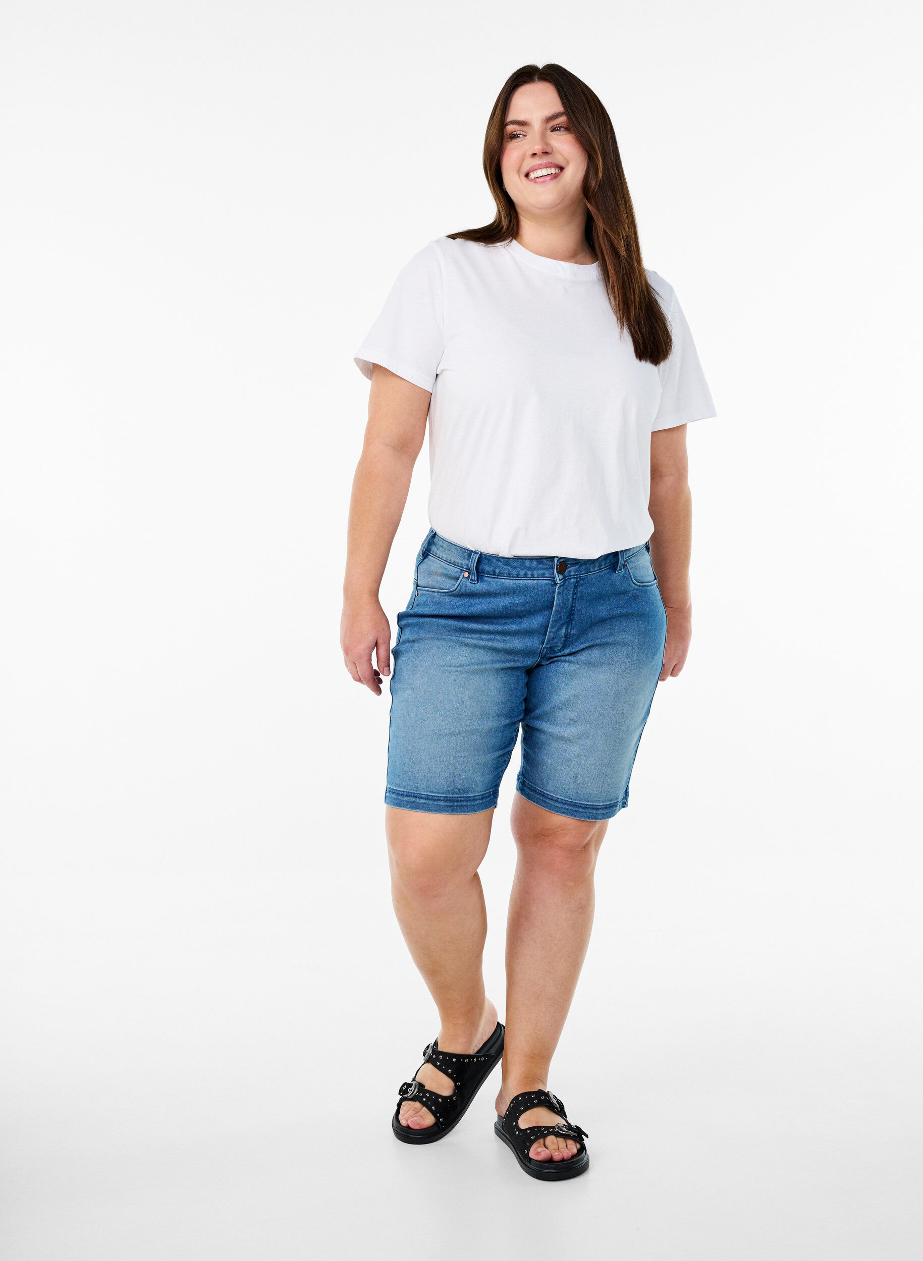 Zizzi Slim fit Emily shorts med regul&aelig;r talje, Bl&aring;, Model image number 1