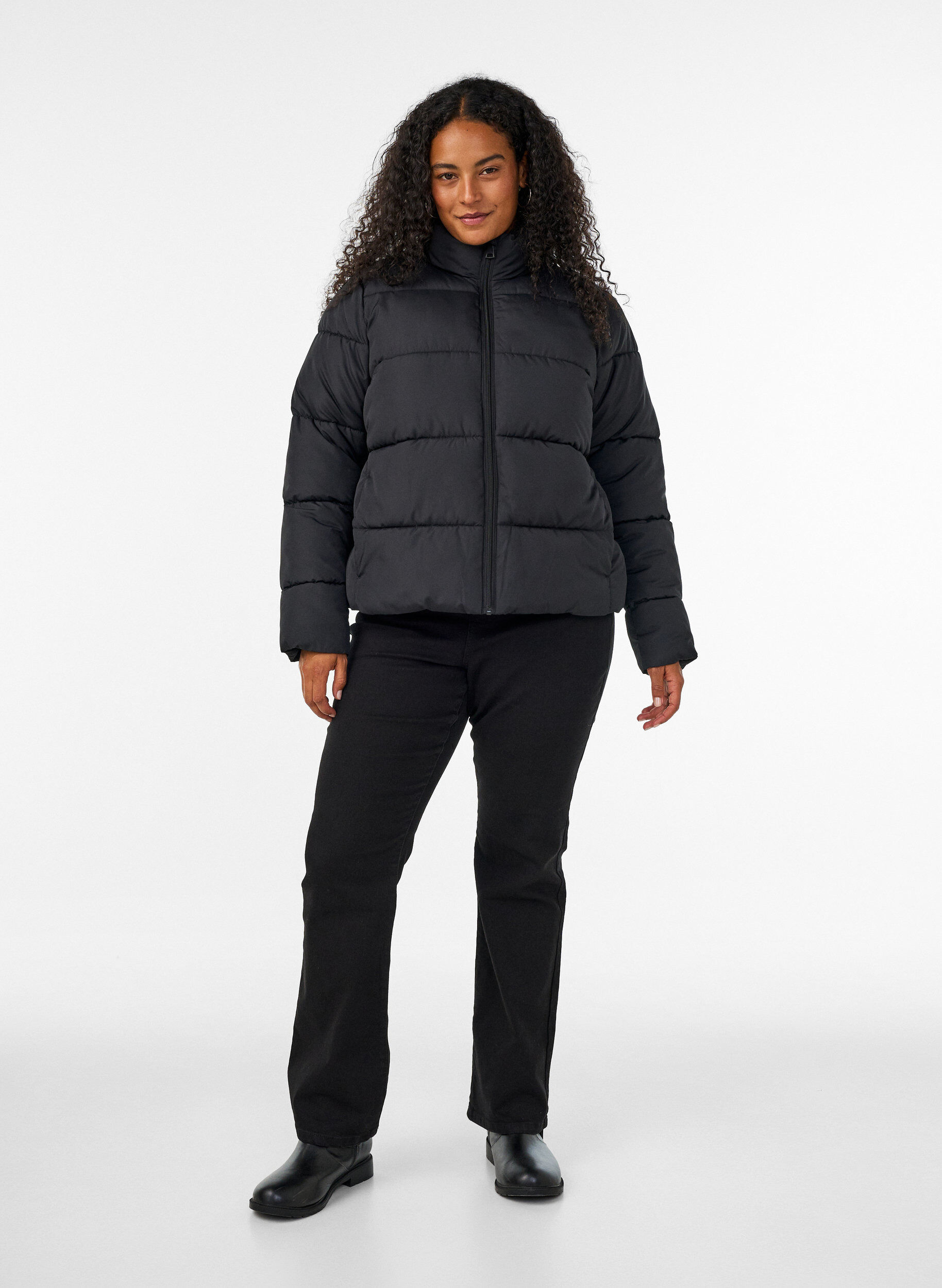 ZizziKort pufferjakke med h&oslash;j krave, Sort, Model image number 1