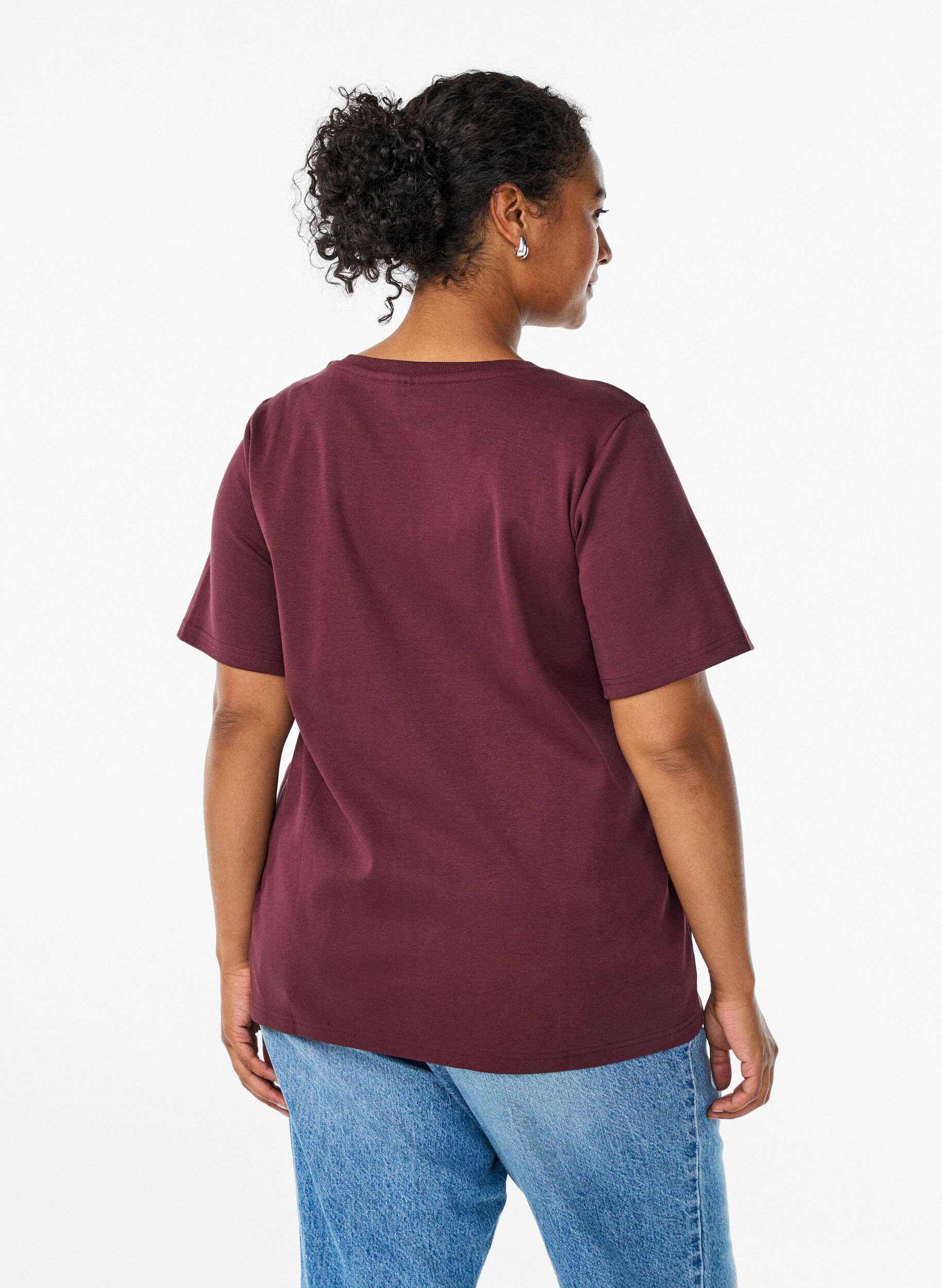 Zizzi Basis t-shirt i &oslash;kologisk bomuld med V-hals, M&oslash;rk Bordeaux, Model image number 2
