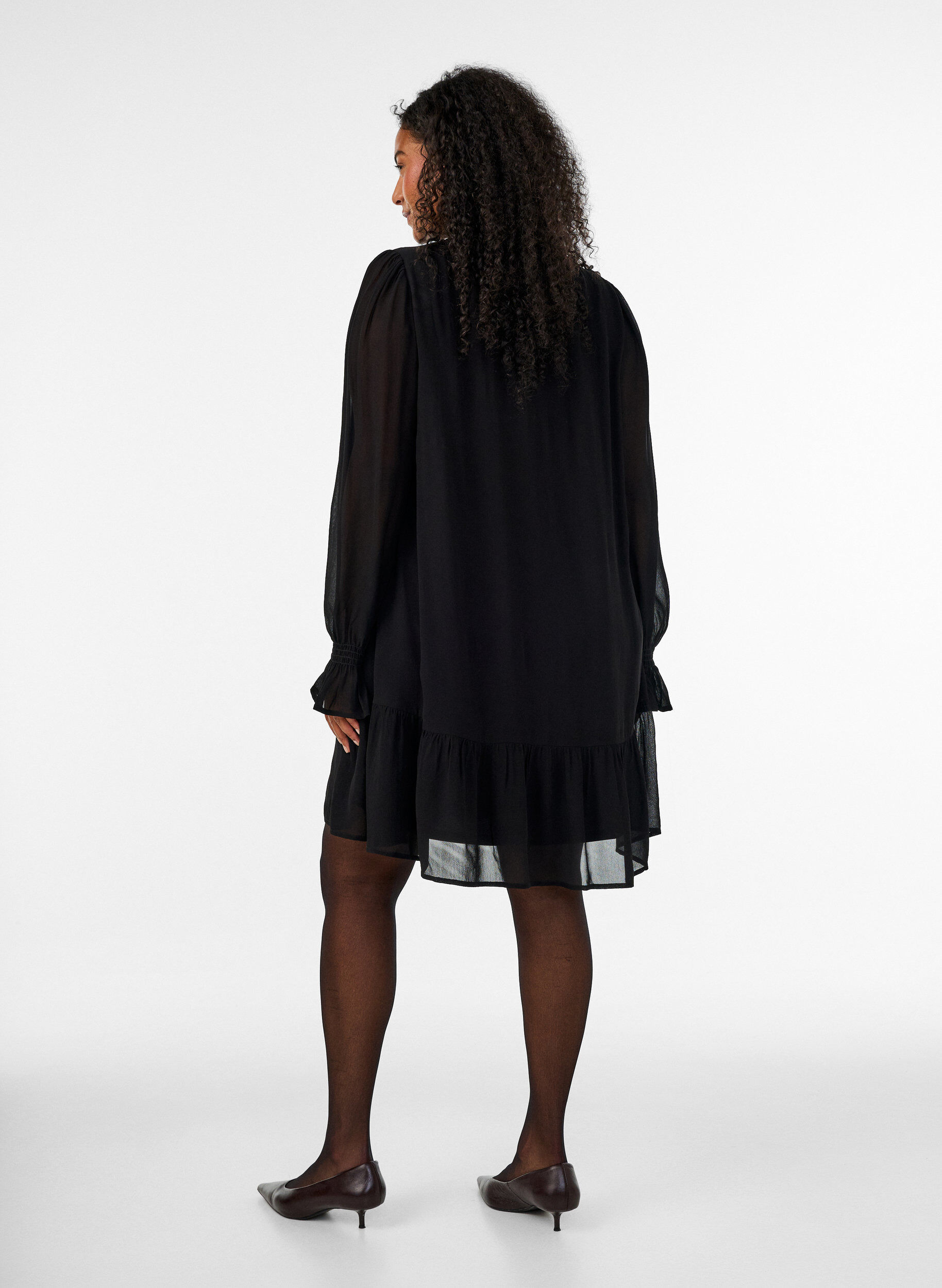 ZizziViskosekjole med fl&aelig;ser og transparente &aelig;rmer, Sort, Model image number 2