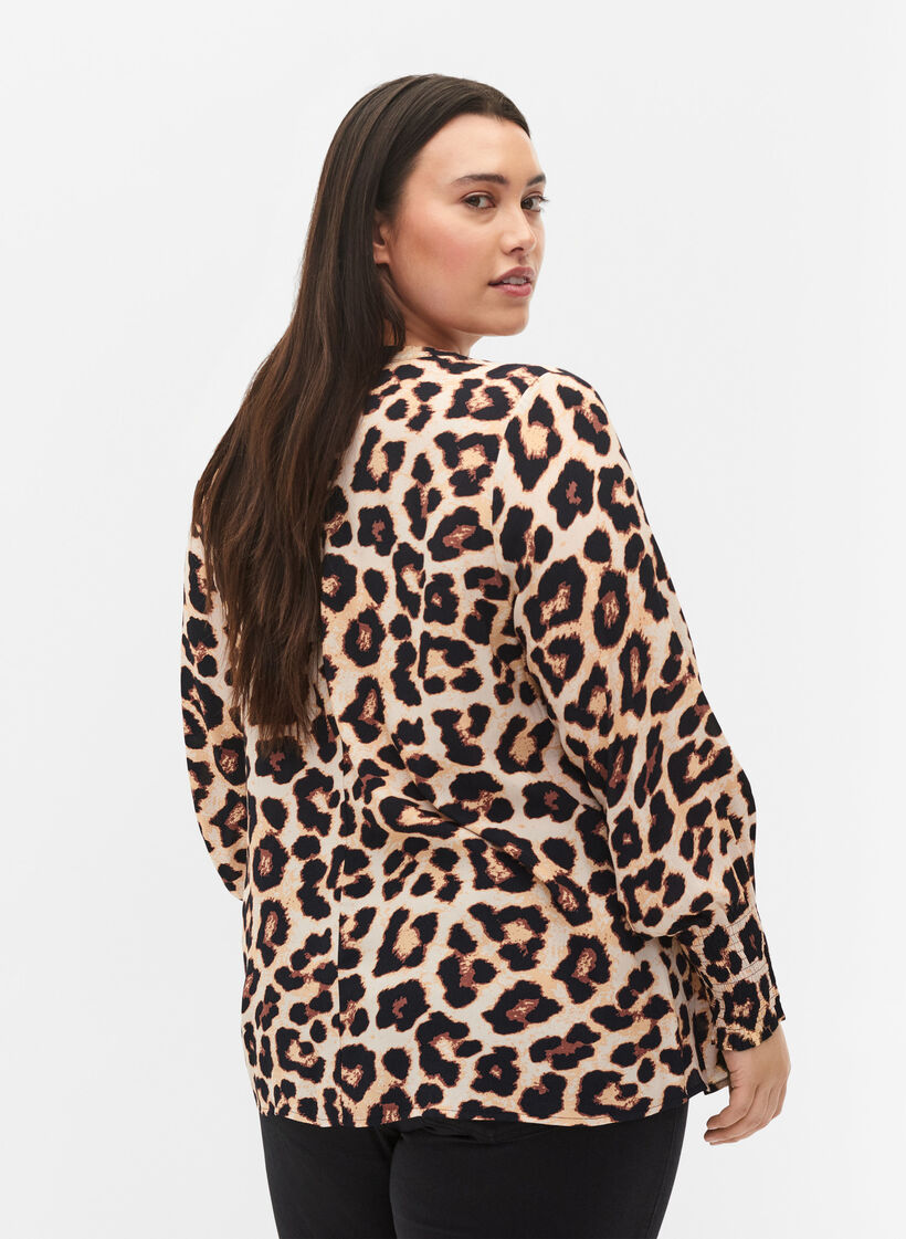 Printet viskosebluse med smock, Leo AOP, Model image number 1