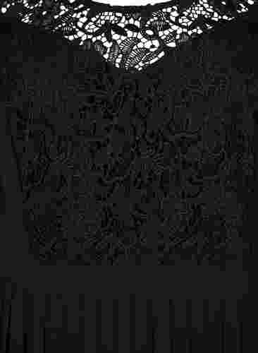 Kortærmet kjole med blondeoverdel, Black, Packshot image number 2