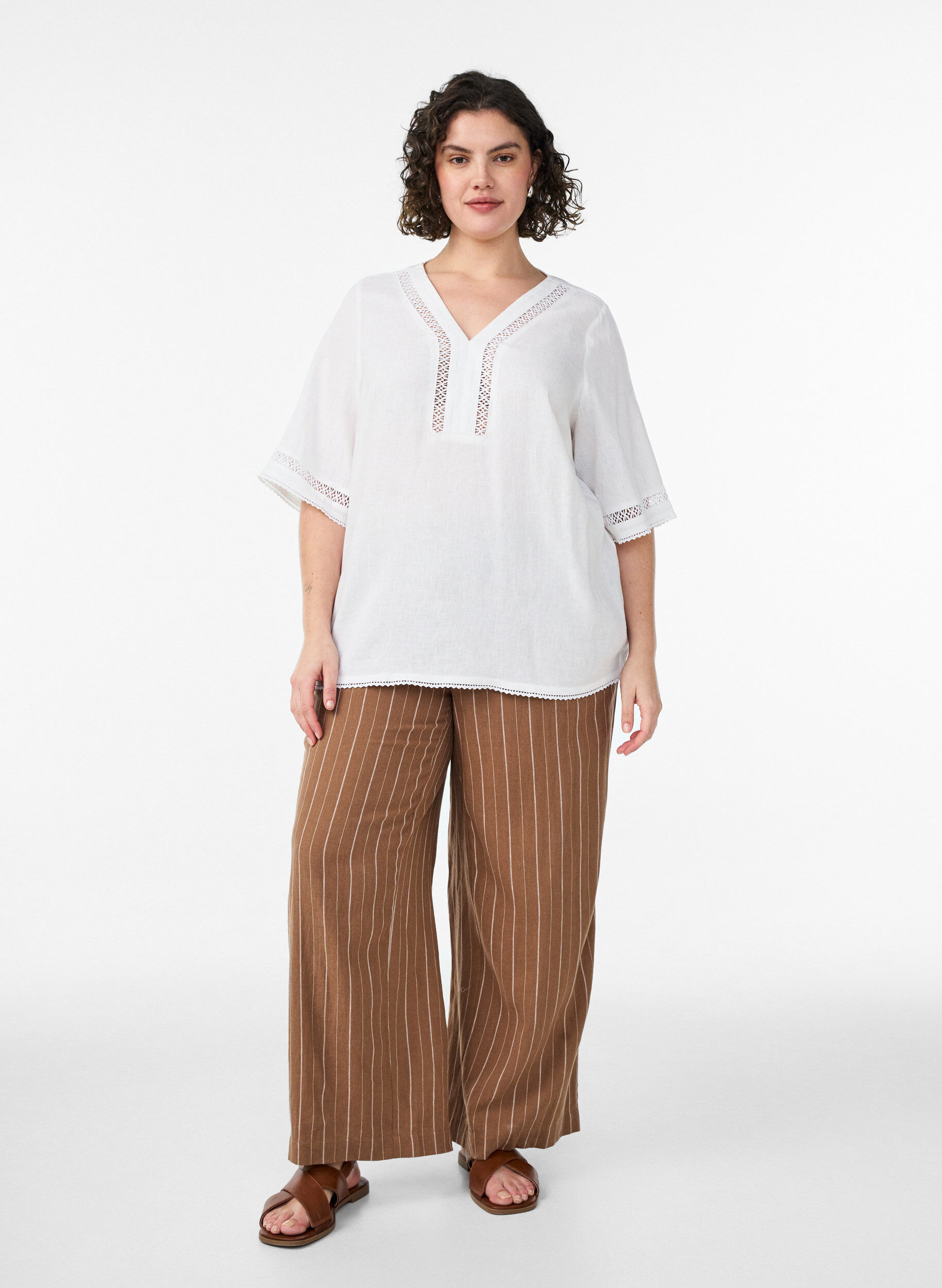 Zizzi Bluse i h&oslash;r og viskose med crochet-detaljer, Hvid, Model image number 1