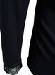 Viskosebluse med blondekanter og V-hals, Sort, Packshot image number 3