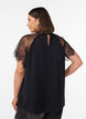 Bluse med korte blonde&aelig;rmer og h&oslash;j hals, Sort, Model image number 2