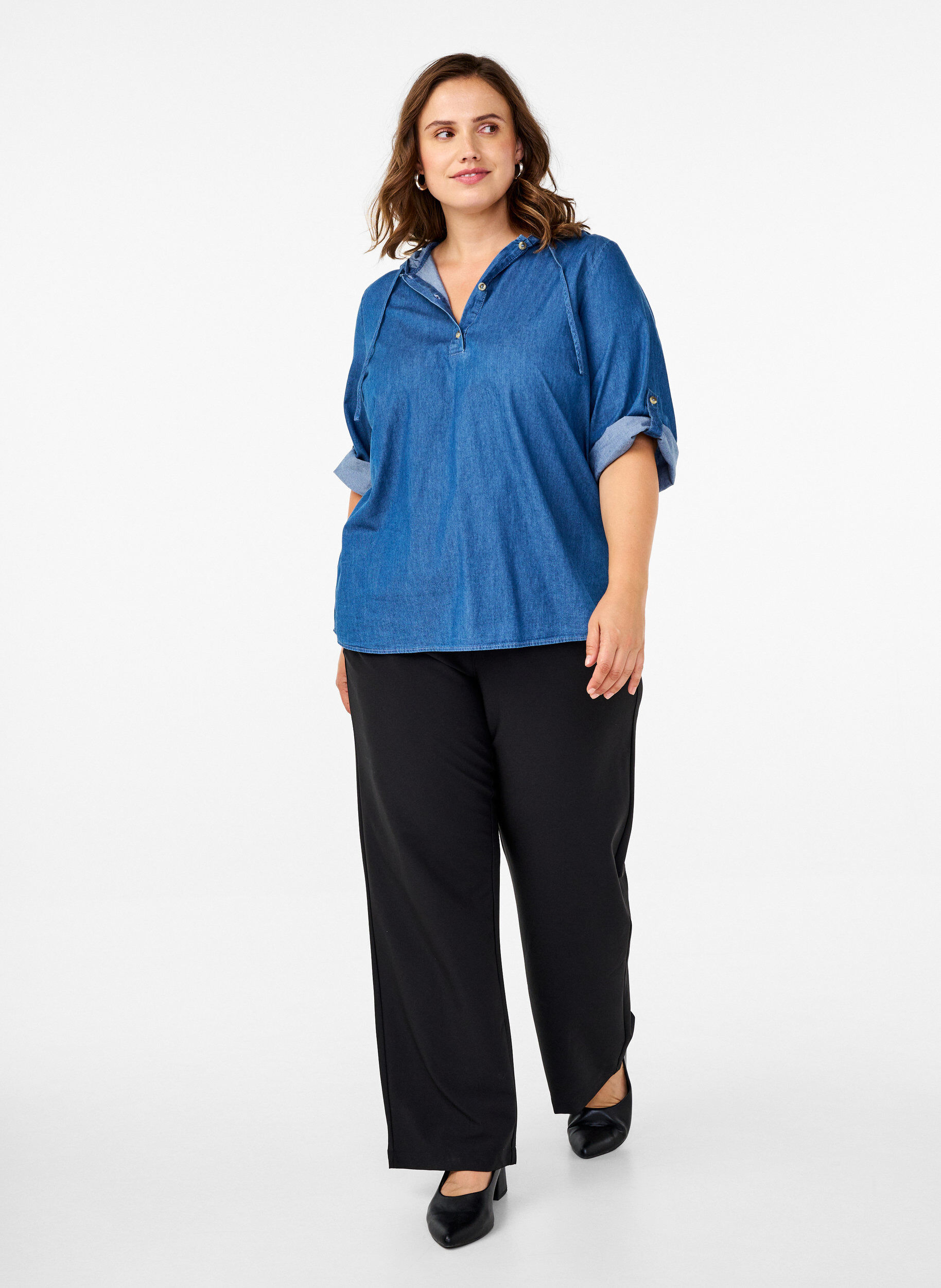 Zizzi Denim bluse med h&aelig;tte, Medium Blue Denim, Model image number 2