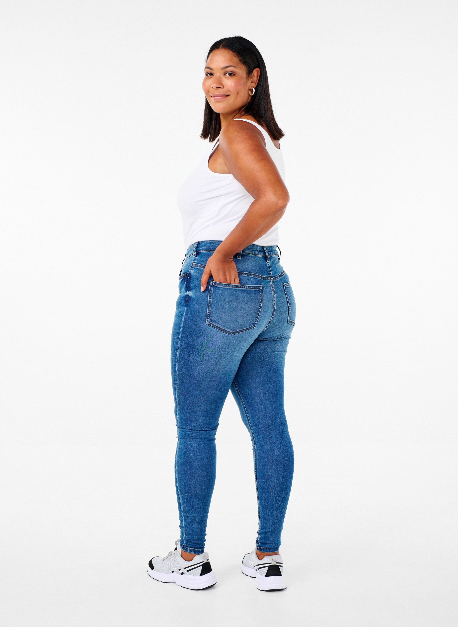 Zizzi H&oslash;jtaljede Amy jeans med knaplukning, Blue Denim, Model image number 1