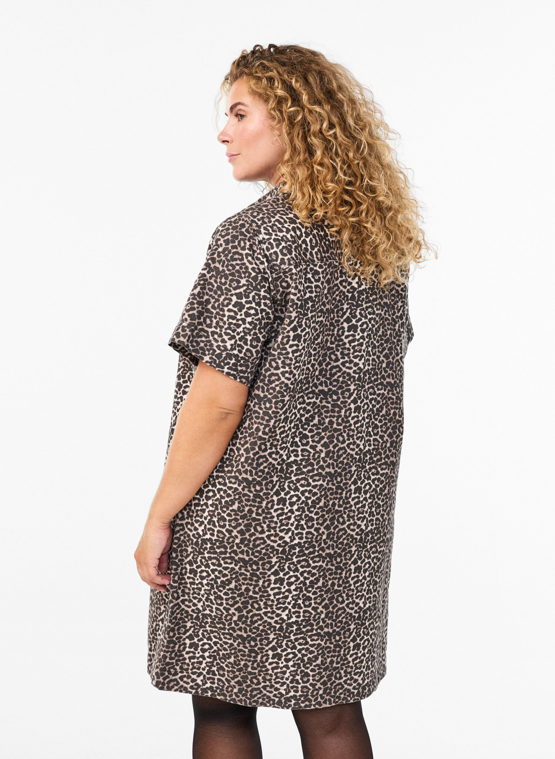 Zizzi Denim skjortekjole med leopardprint, Brun, Model image number 2