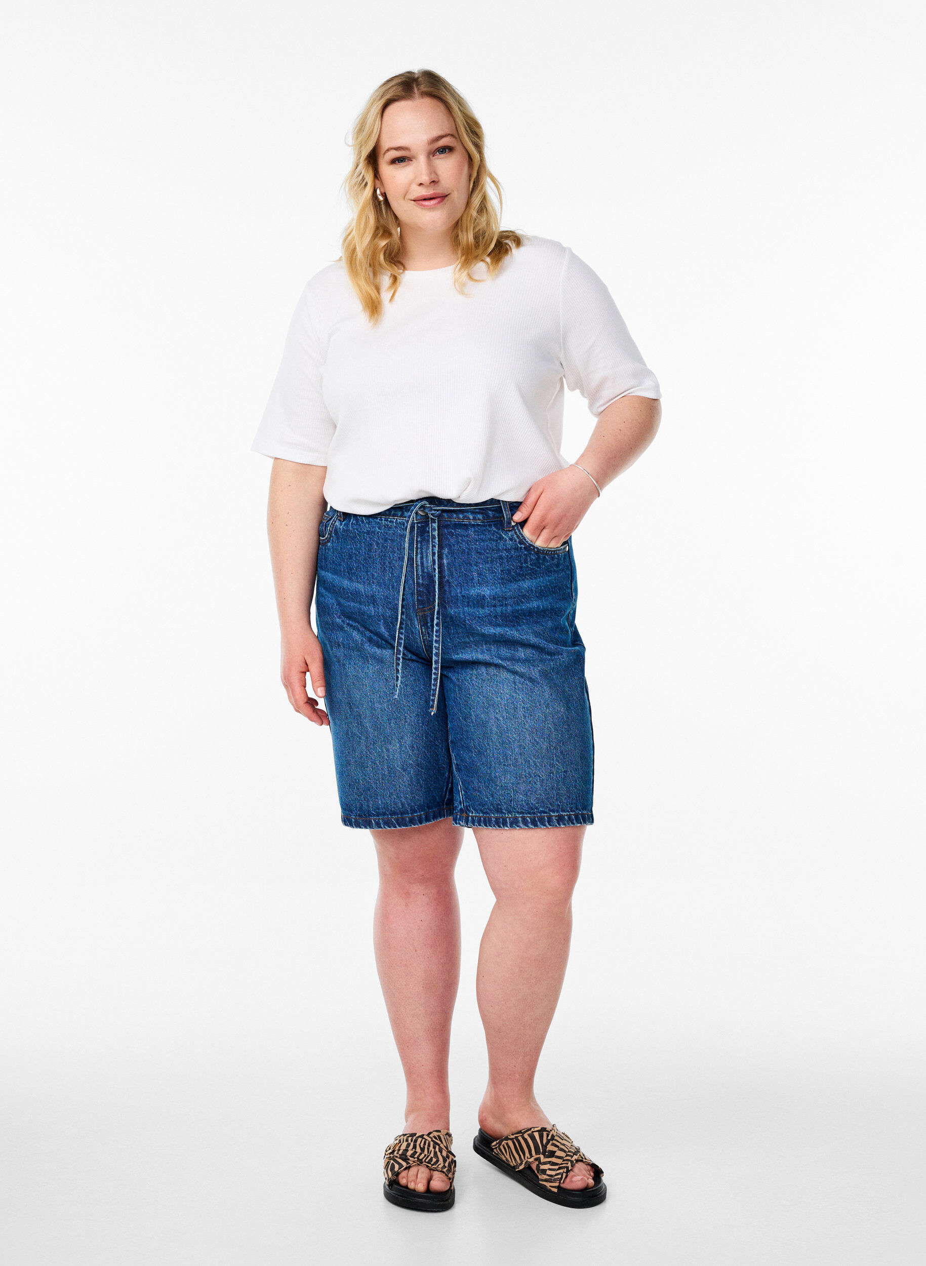 ZizziRibbet jerseybluse med korte &aelig;rmer, Hvid, Model image number 1
