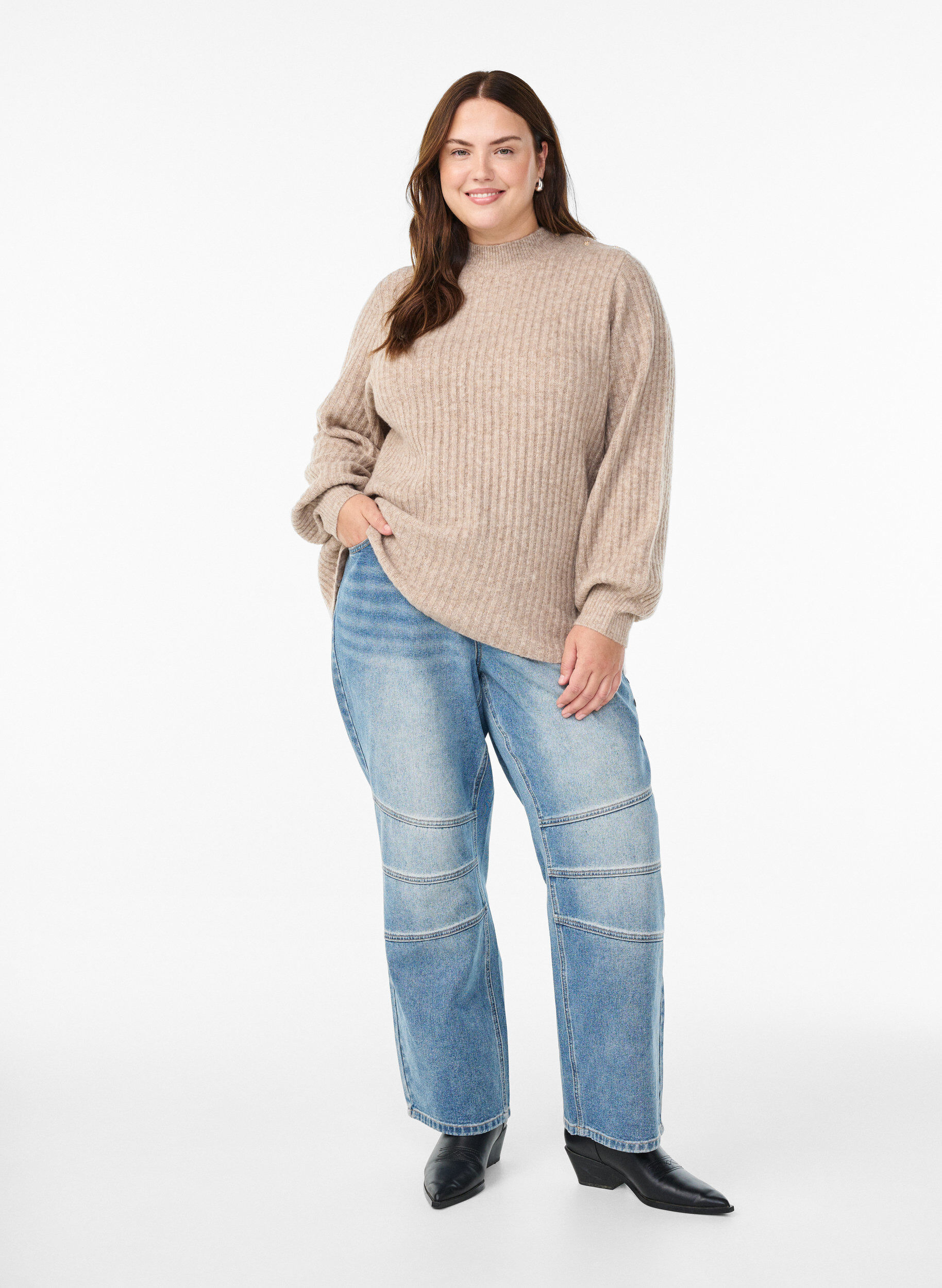 Zizzi Ribstrikket sweater med ballon&aelig;rmer og knapper, Beige, Model image number 1