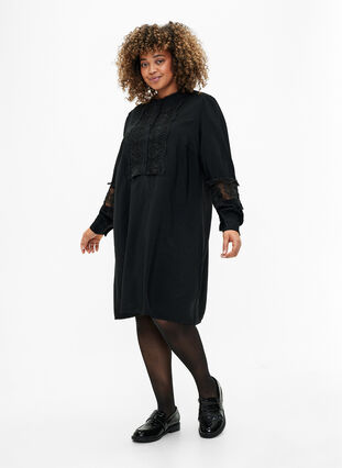 Kjole i viskose med crochetdetaljer, Black, Model image number 2