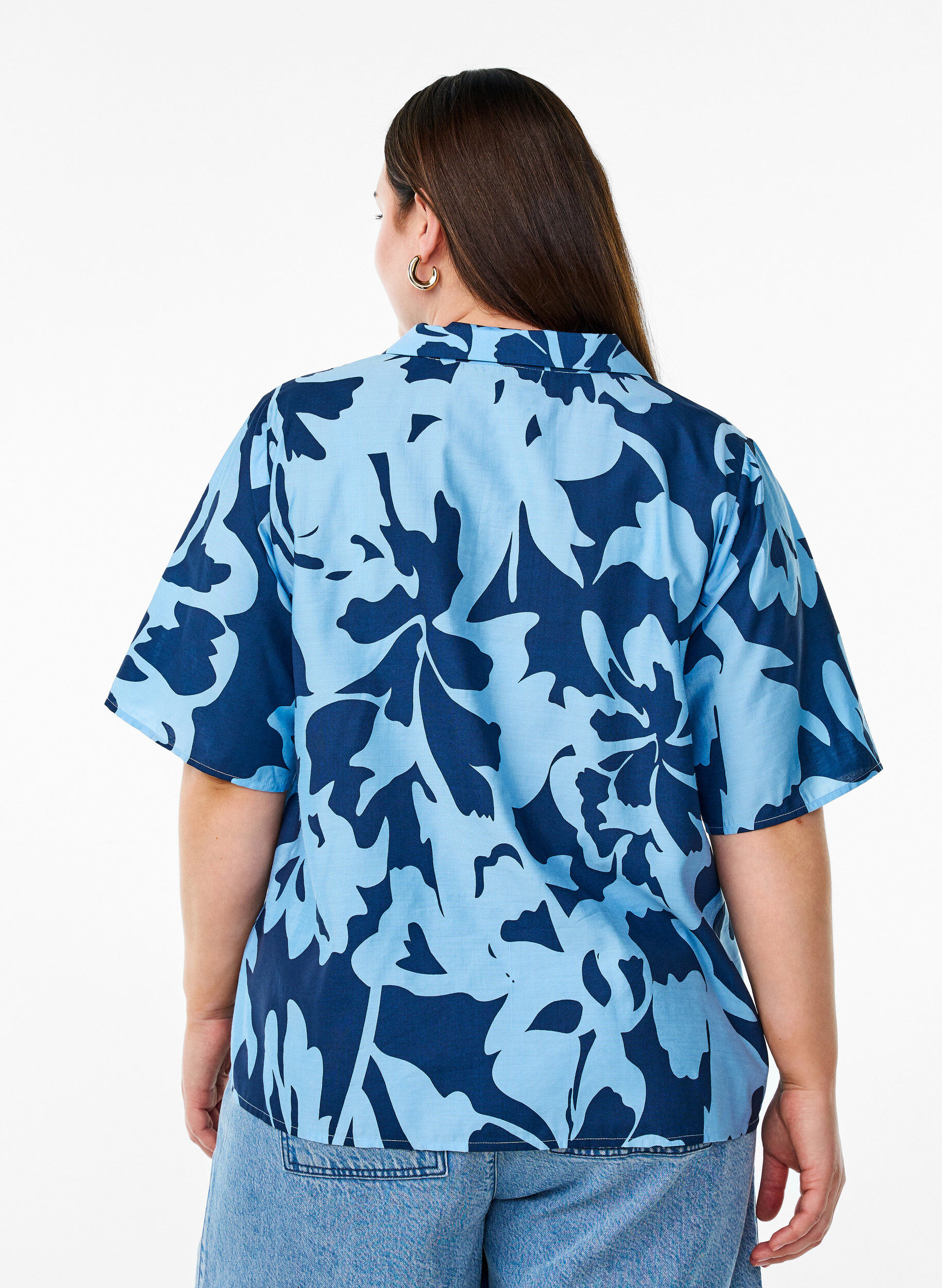 Zizzi Skjortebluse med print og V-hals, Bl&aring;, Model image number 2