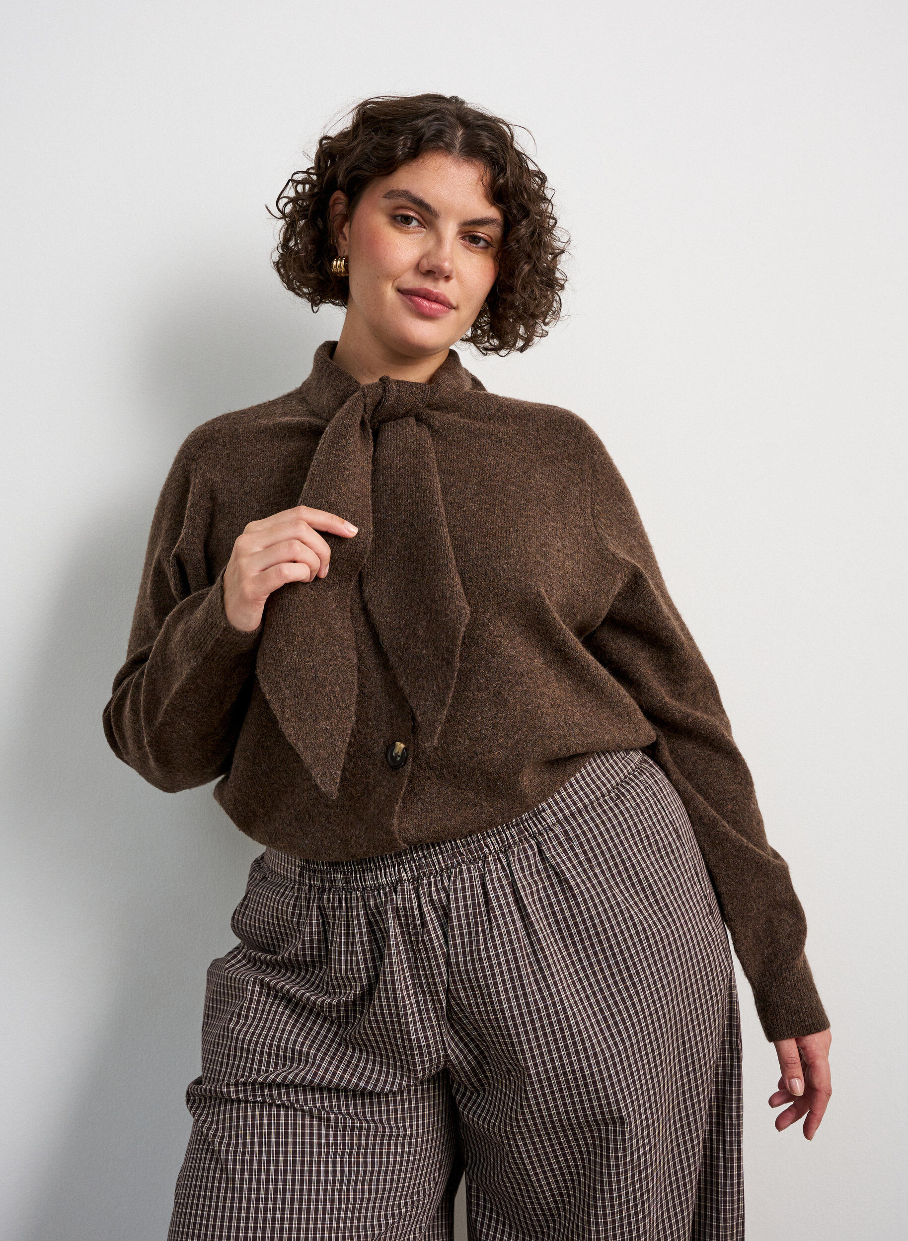 ZizziCardigan med sl&oslash;jfeb&aring;nd og knapper, Brun, Model image number 0