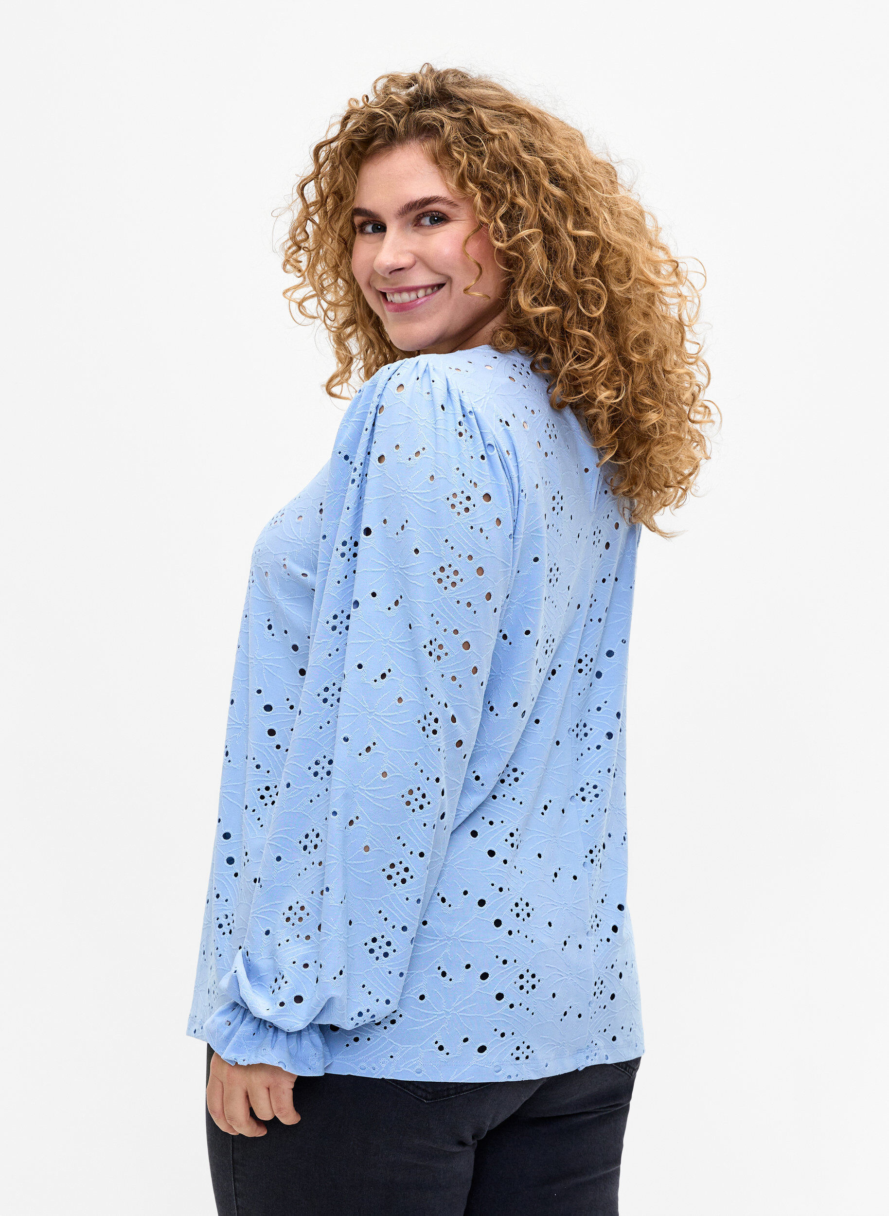 Zizzi Lang&aelig;rmet bluse med hulm&oslash;nster, Serenity, Model image number 1