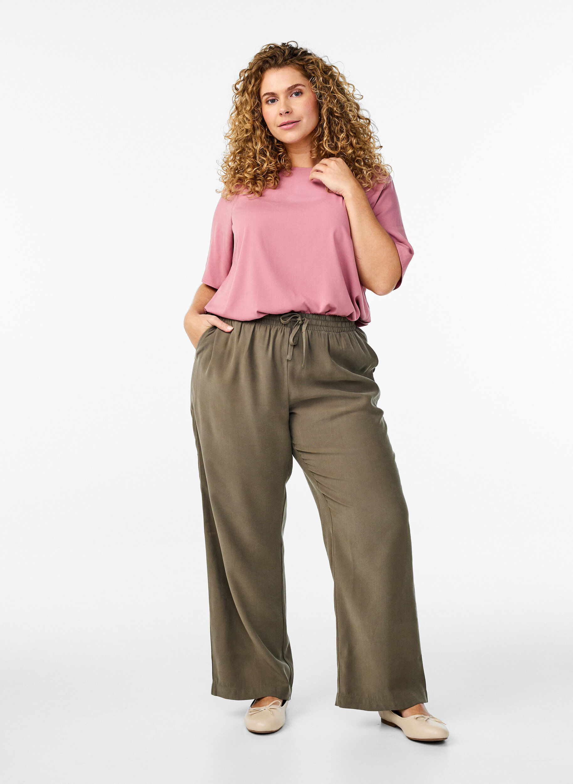 Zizzi Kort&aelig;rmet v&aelig;vet bluse med rund hals, Lyser&oslash;d, Model image number 1