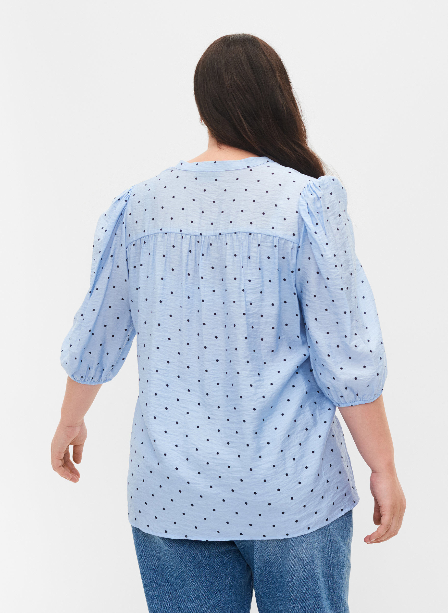 Zizzi Prikket bluse med 3/4 &aelig;rmer i viskosekvalitet, Light Blue Dot, Model image number 1