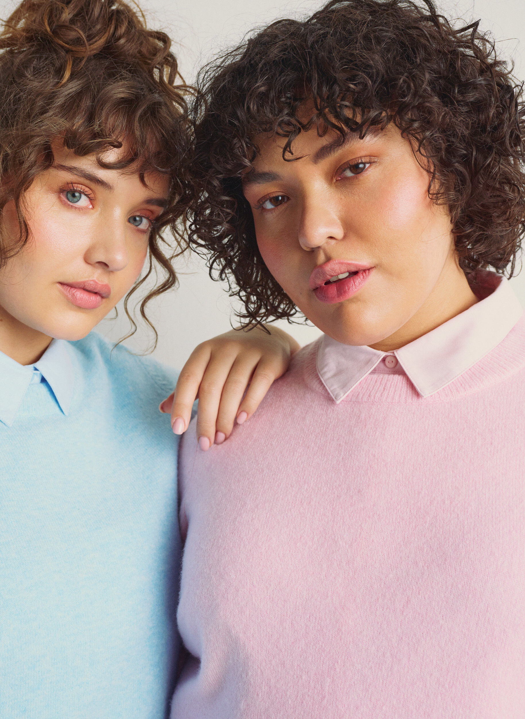 Zizzi Strikbluse med korte &aelig;rmer, Lyser&oslash;d, Image image number 0