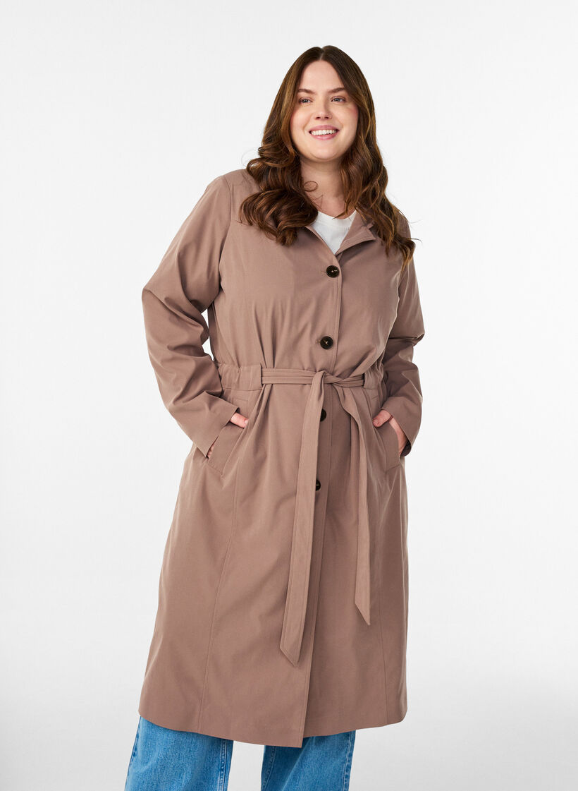 Trenchcoat med h&aelig;tte og bindeb&aelig;lte, Brun, Model image number 0