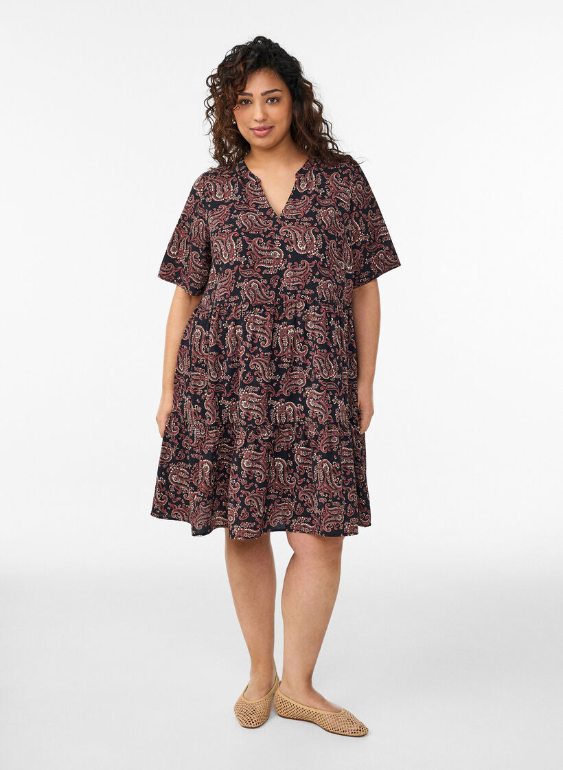 Kort&aelig;rmet kjole med a-snit og sk&aelig;ringer, Sort, Model image number 1