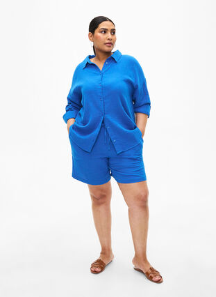 Shorts i bomuldsmusselin med lommer, Victoria blue, Model image number 3