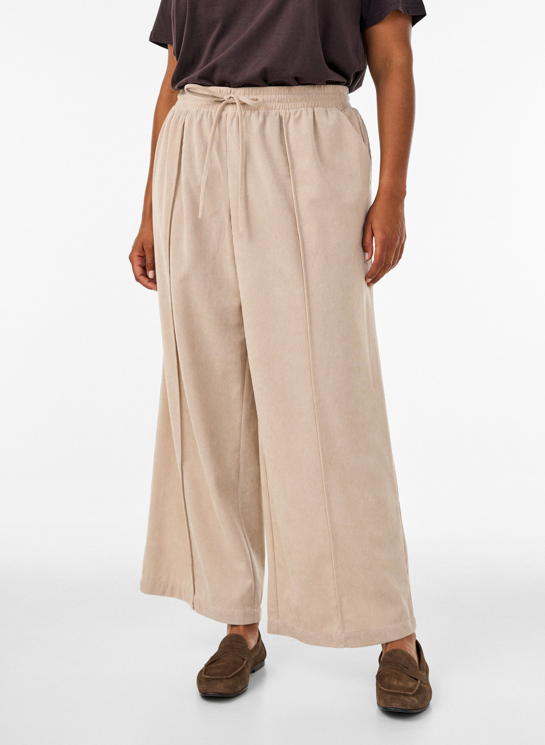 ZizziFl&oslash;jlsbukser med vide ben og h&oslash;j talje, Beige, Model image number 2
