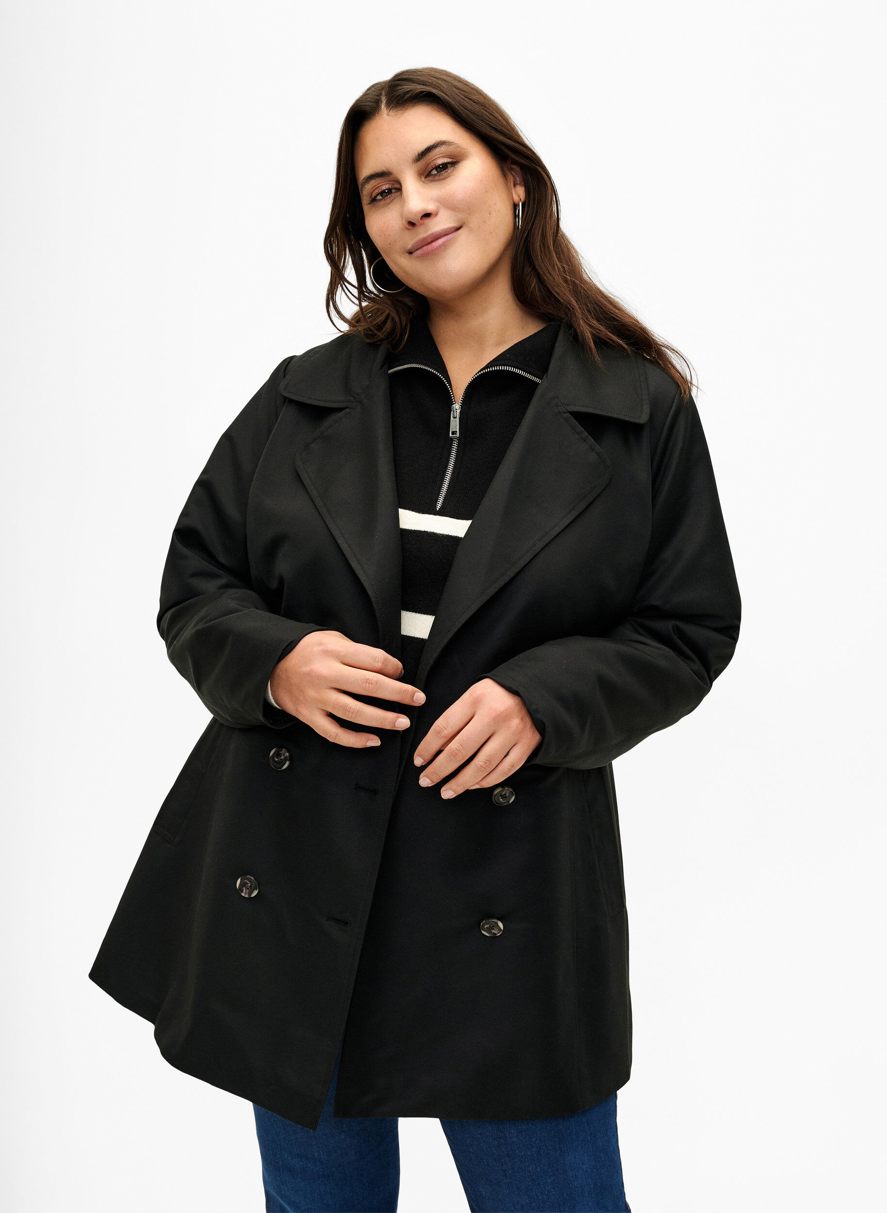 Kort trenchcoat med b&aelig;lte, Sort, Model