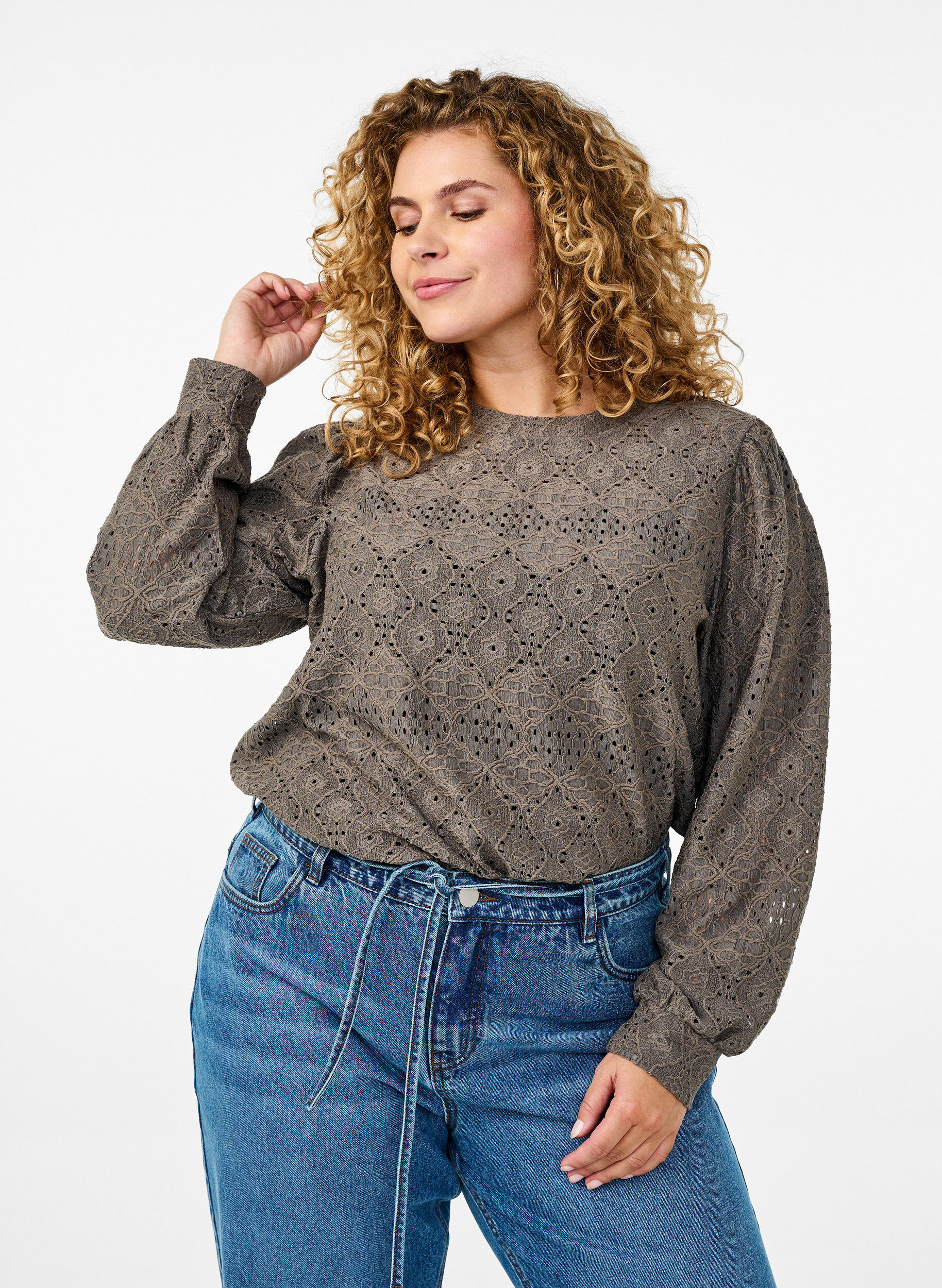 Zizzi Lang&aelig;rmet bluse med hulm&oslash;nster, Brun, Model image number 0