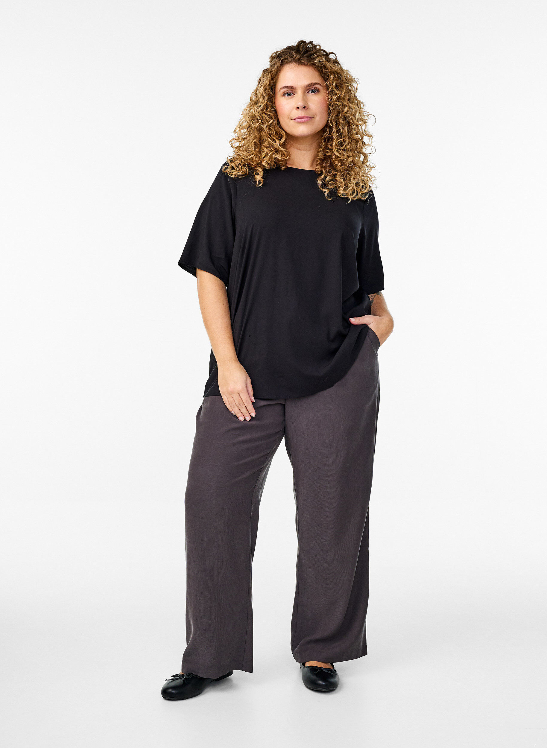 ZizziKort&aelig;rmet v&aelig;vet bluse med rund hals, Sort, Model image number 1