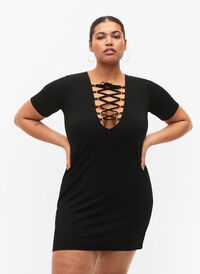 Vendbar kjole med stringdetalje, Black, Model
