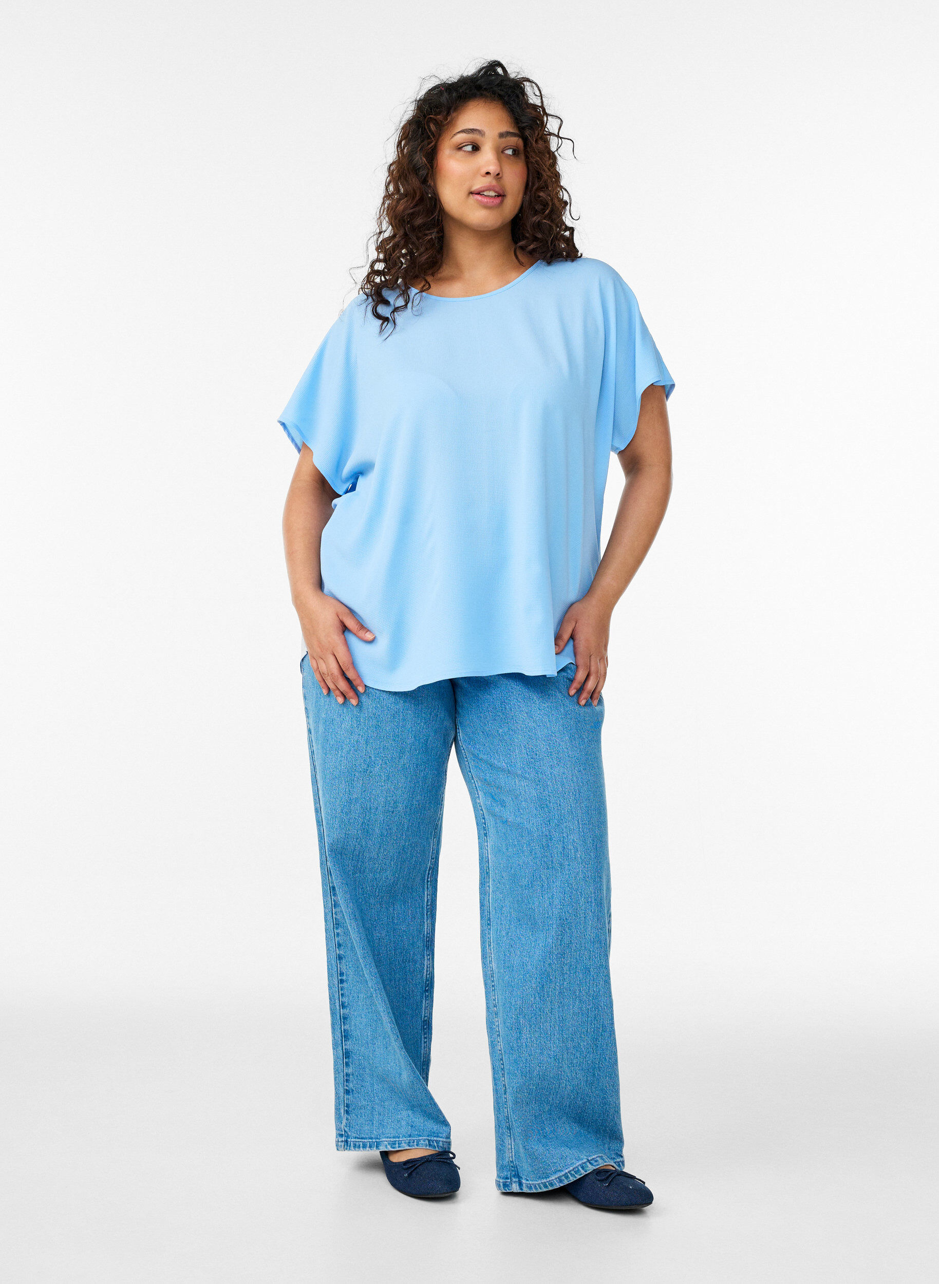 ZizziBluse med korte &aelig;rmer og rund halsudsk&aelig;ring , Bl&aring;, Model image number 1