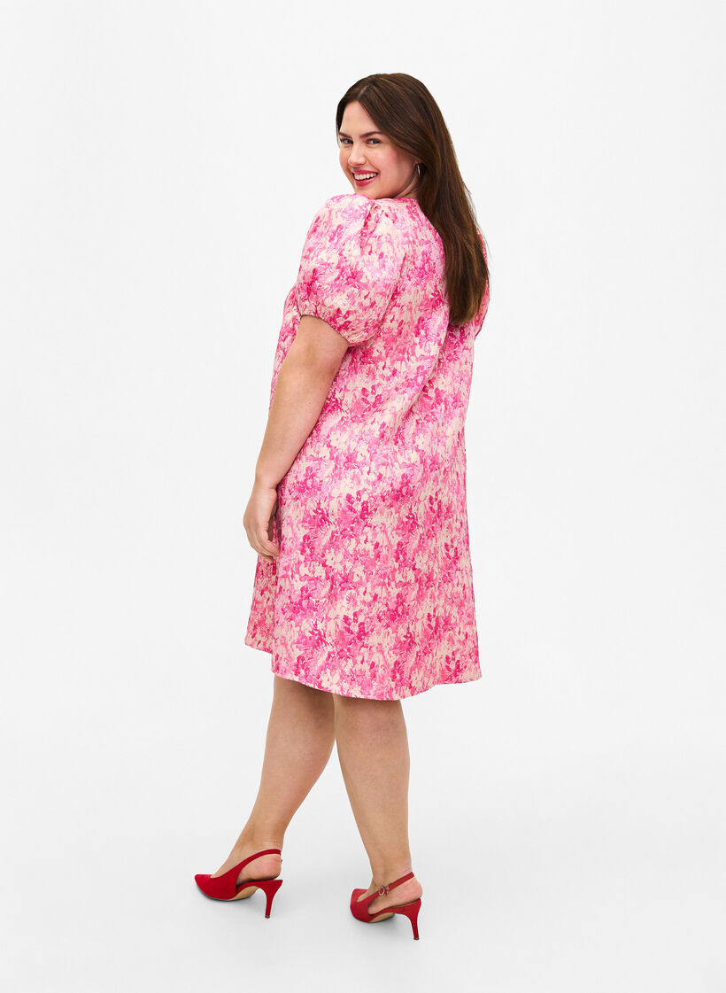 Jacquard kjole med korte puf&aelig;rmer, Chateau Rose AOP, Model image number 1