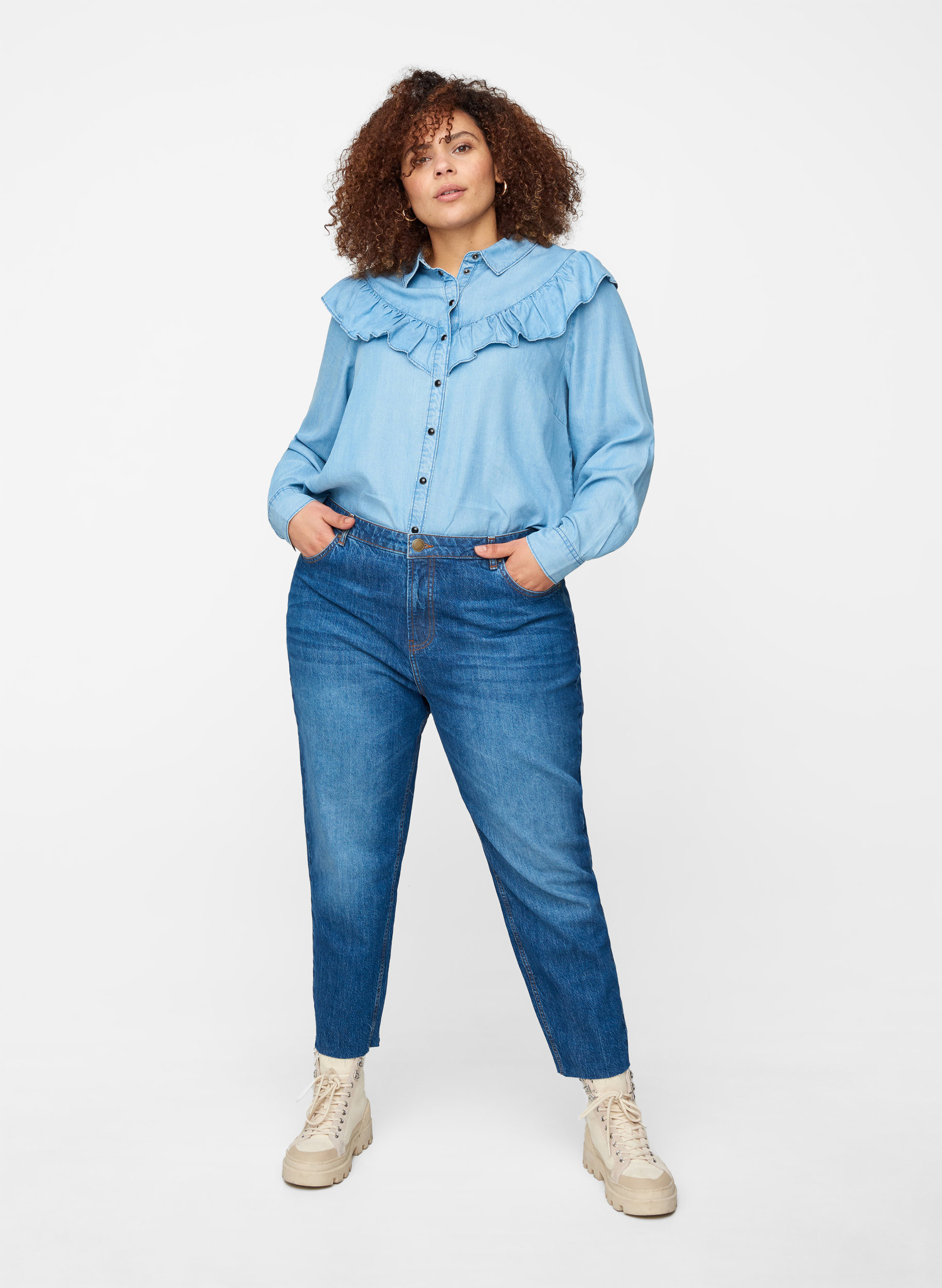 Cropped mom fit Mille jeans med løs pasform, Blue Denim 5, Model