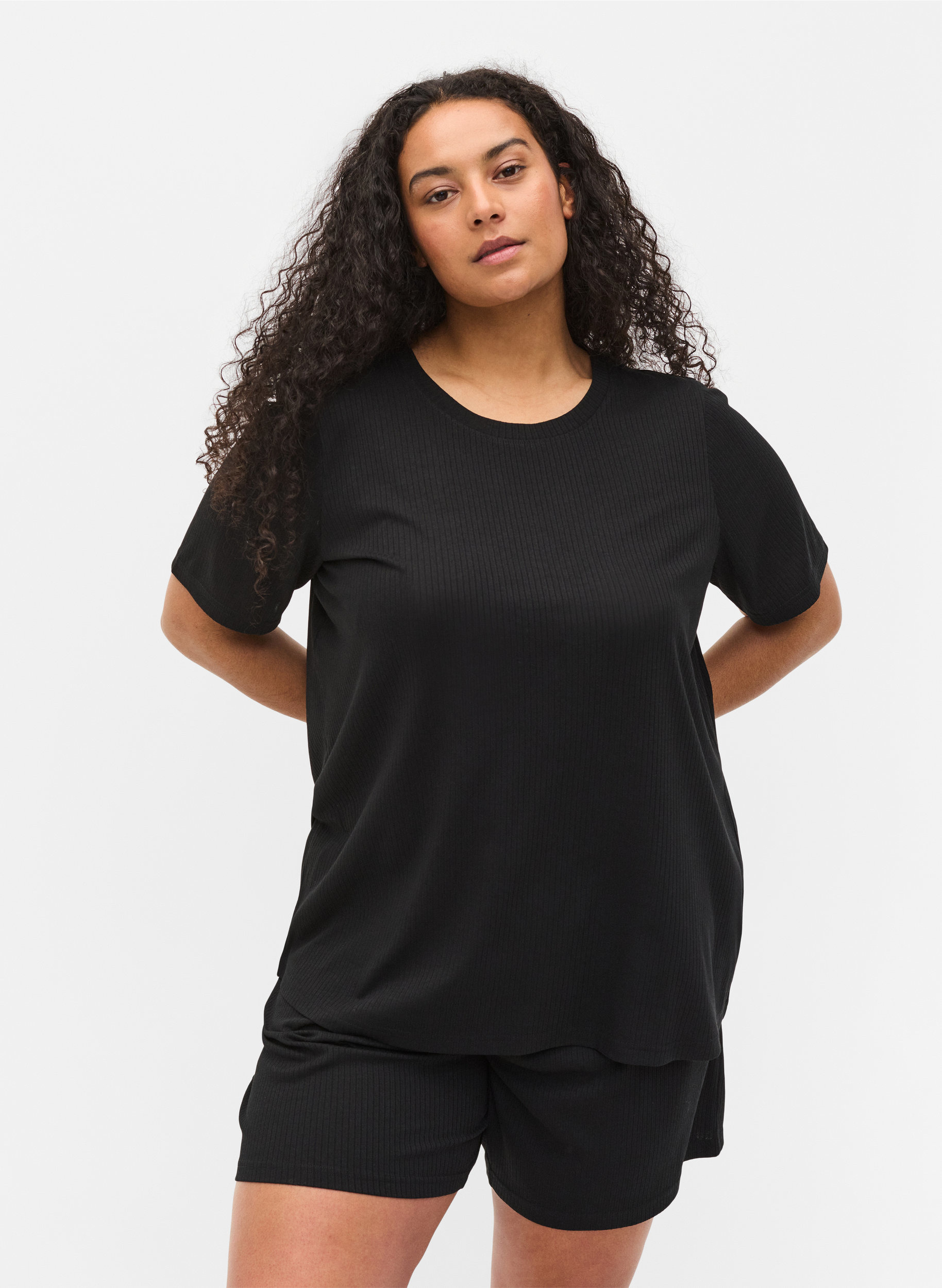 Kortærmet t-shirt i ribkvalitet, Black, Model