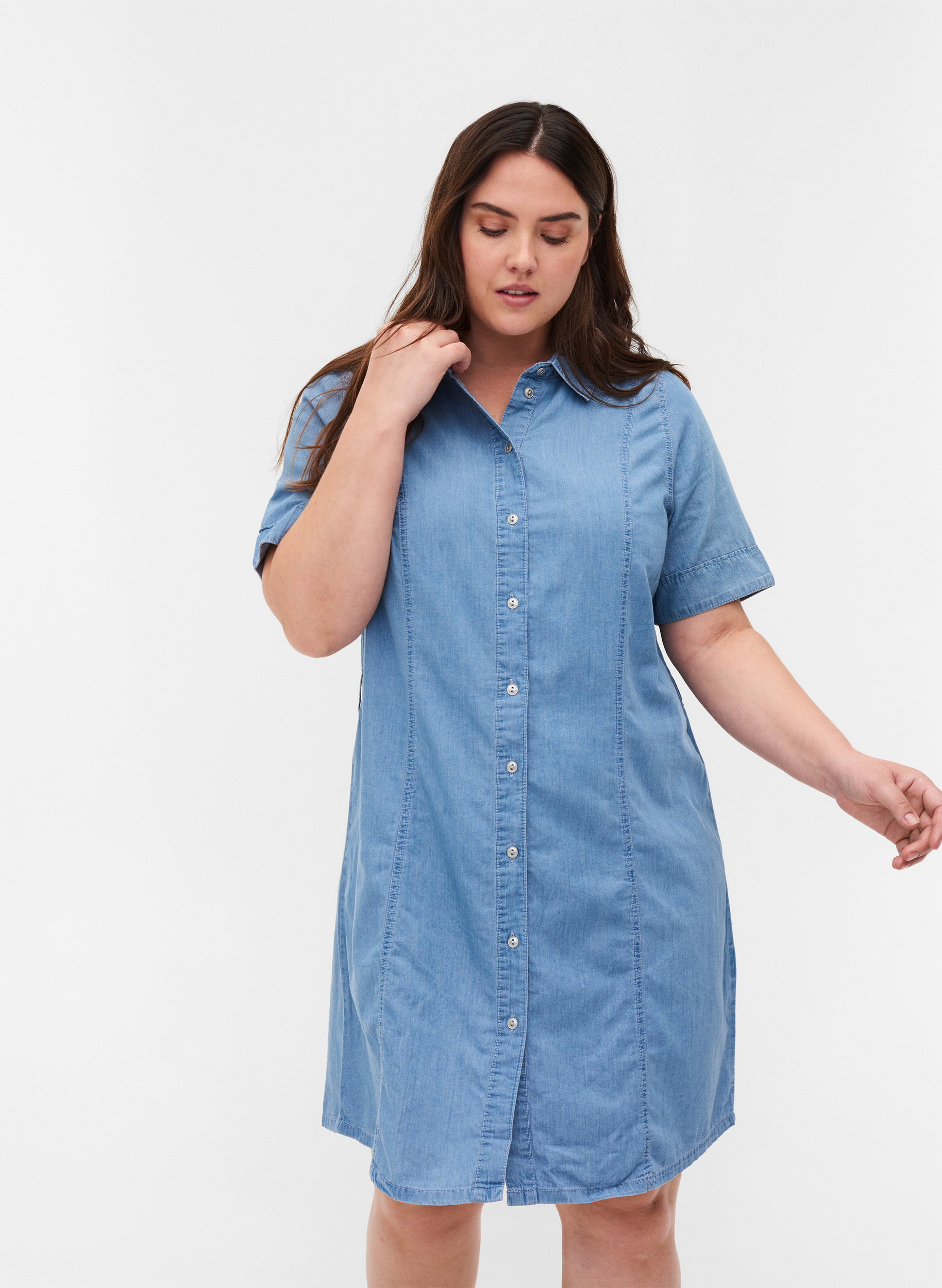 Kortærmet denim skjortekjole med bælte, Light blue denim, Model