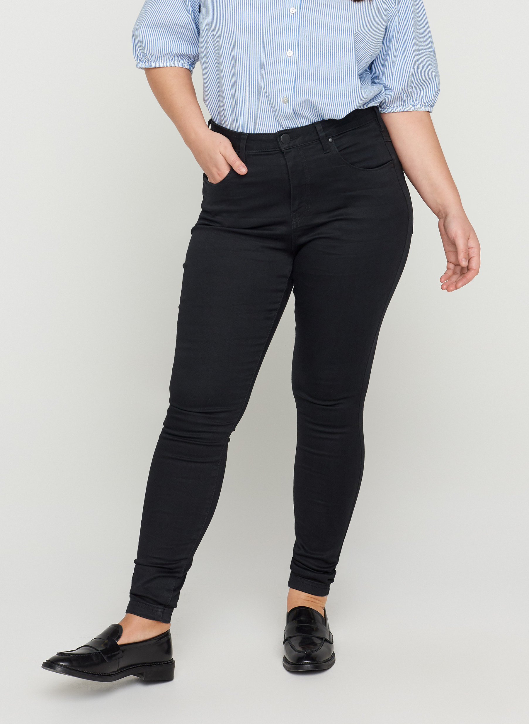 Super slim Amy jeans med høj talje, Black, Model image number 4