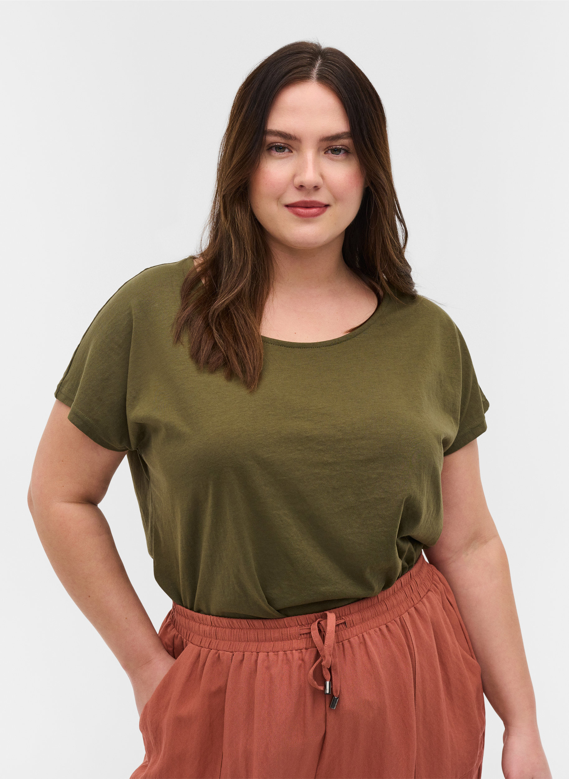 T-shirt i bomuldsmix, Ivy Green, Model
