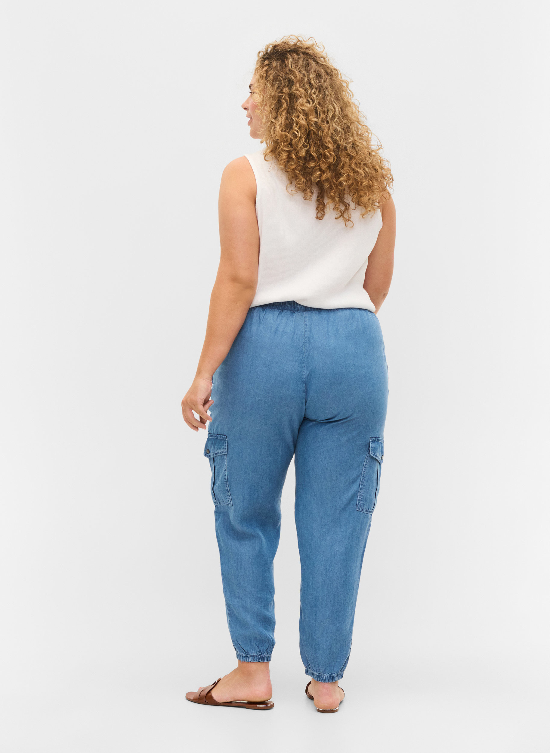 Cargo bukser i denim-look med lommer, Light blue denim, Model image number 1