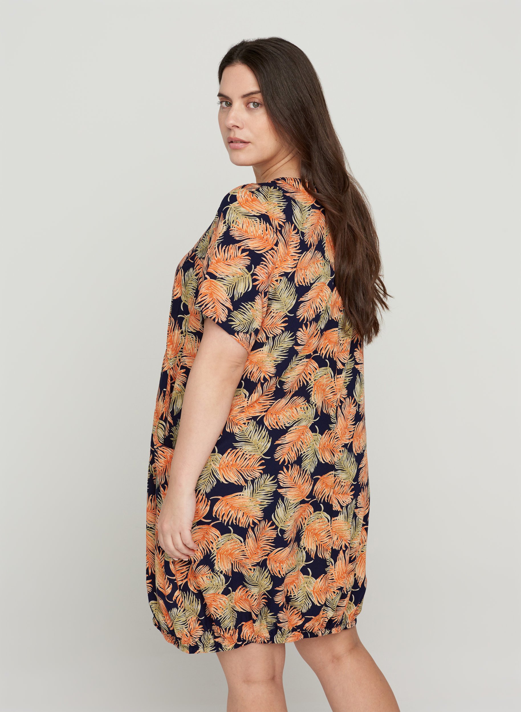 Kortærmet viskose kjole med print, Orange Leaf, Model image number 1