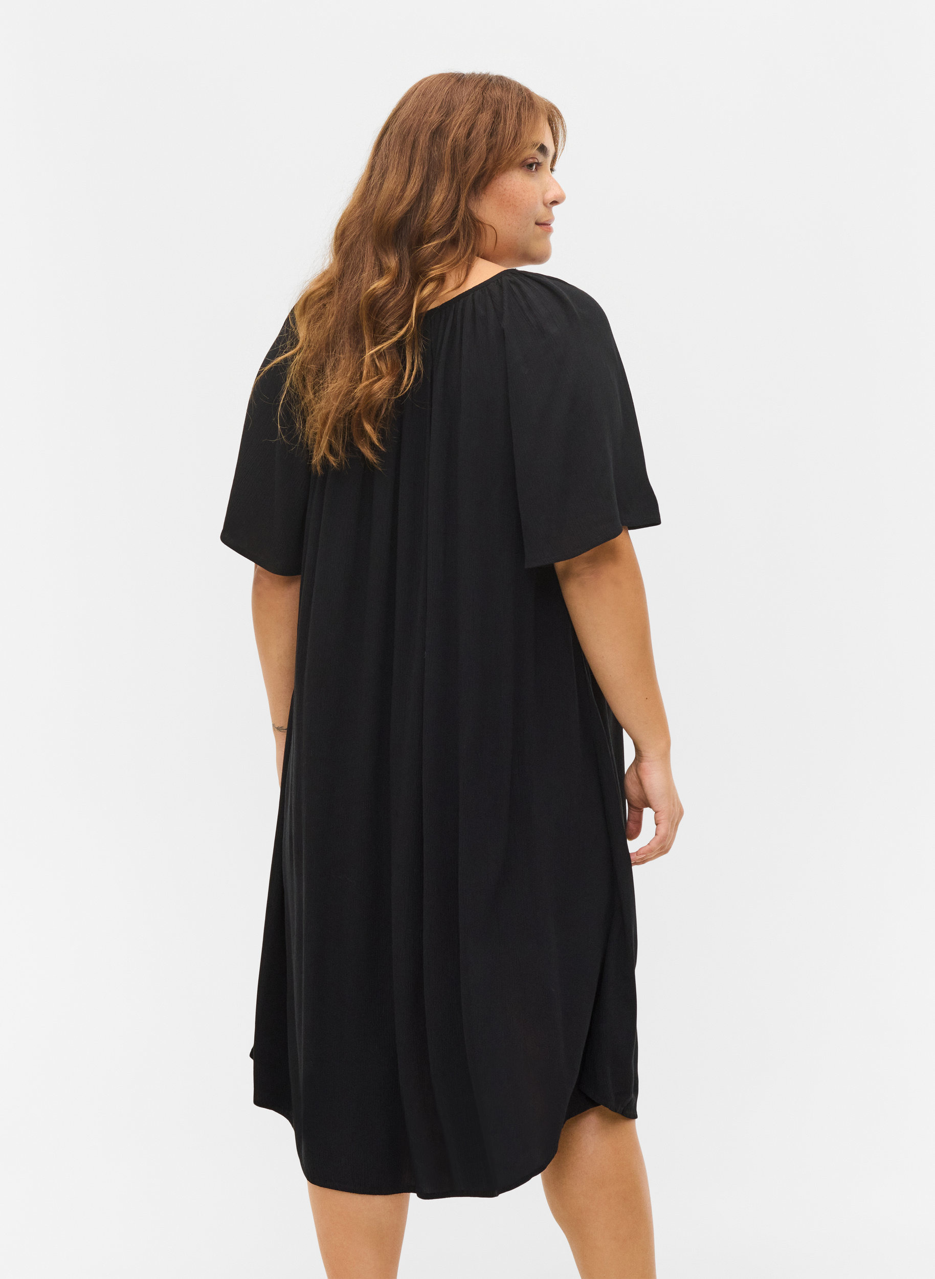 Kortærmet kjole i viskose, Black, Model image number 1