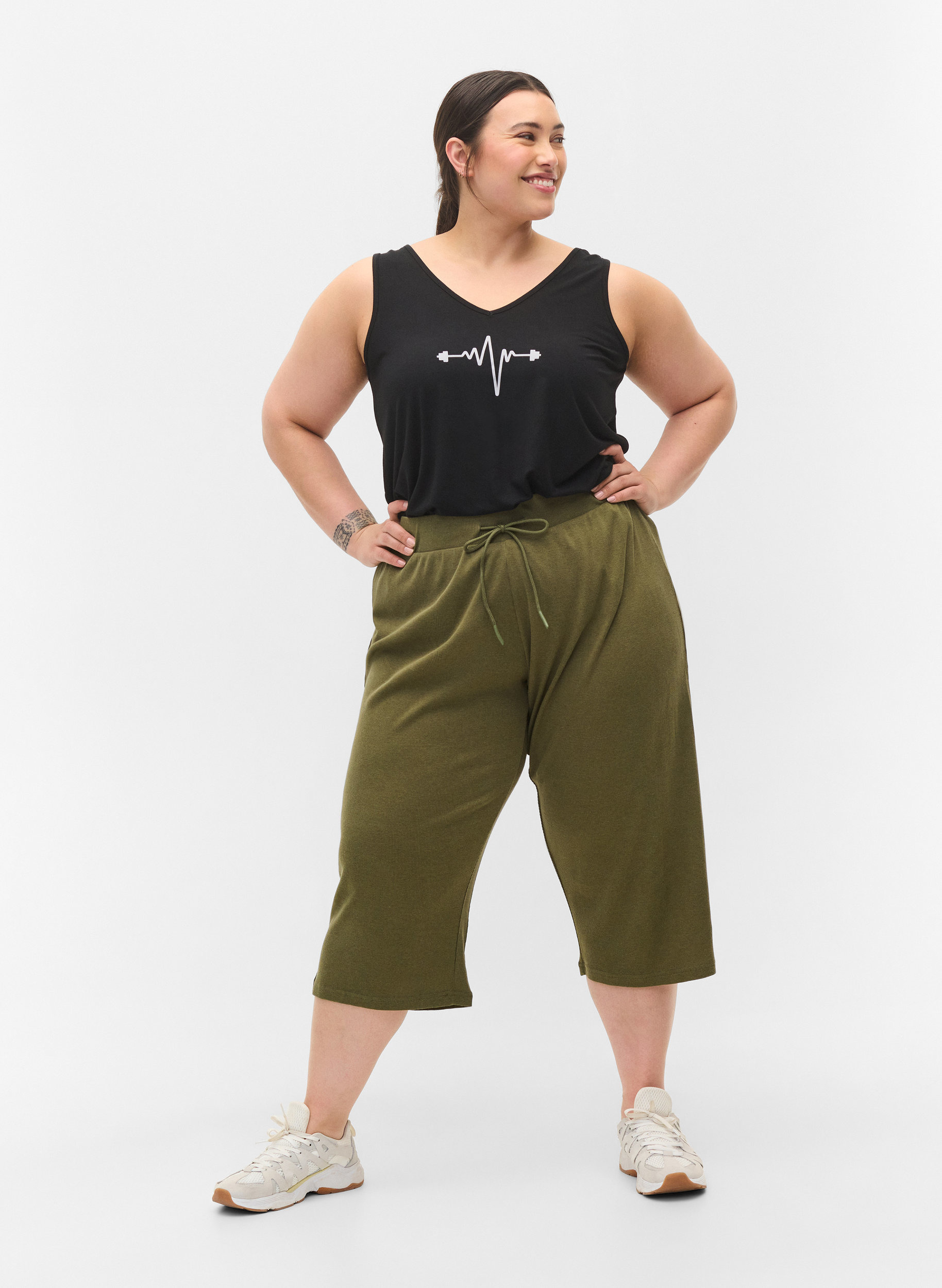 Løse culotte bukser i ribkvalitet, Ivy Green, Model