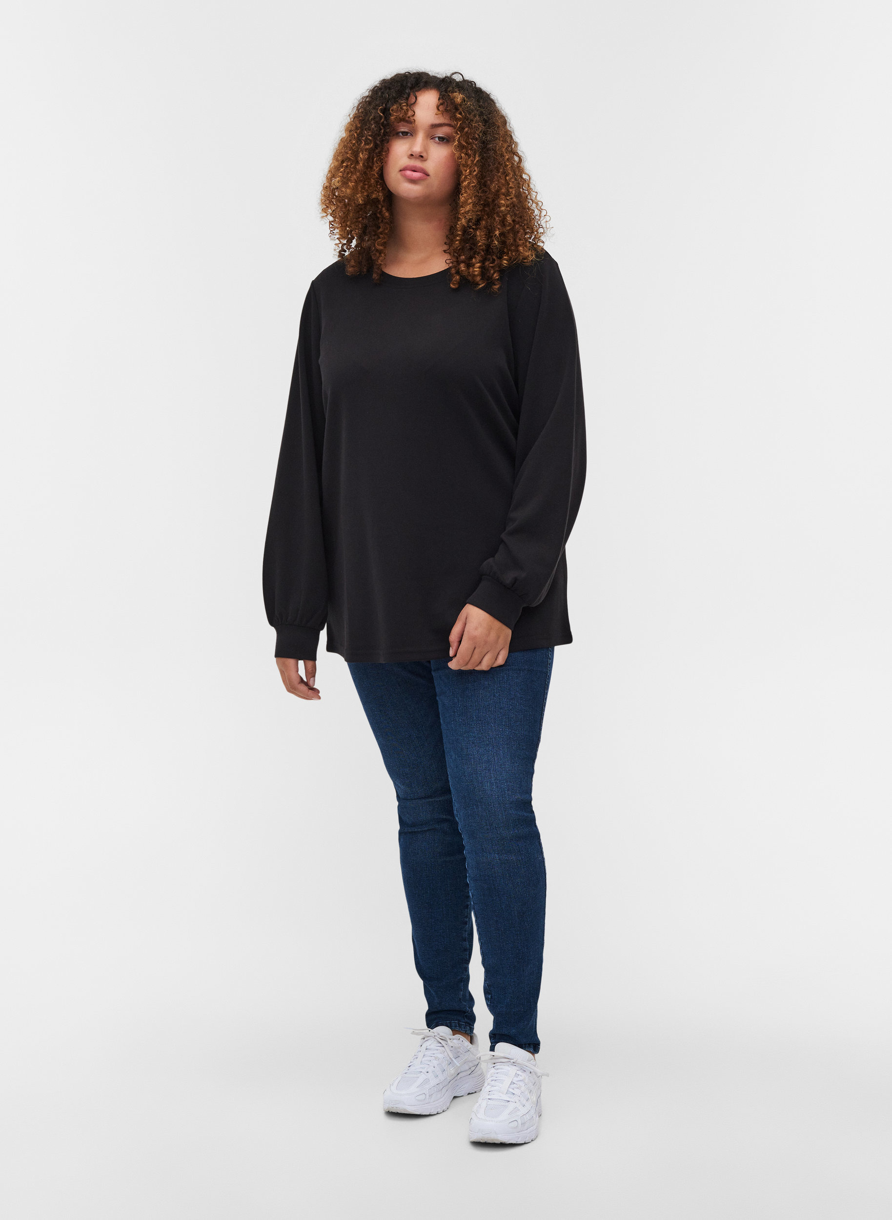 Sweatshirt med rund hals og lange ærmer, Black, Model image number 2